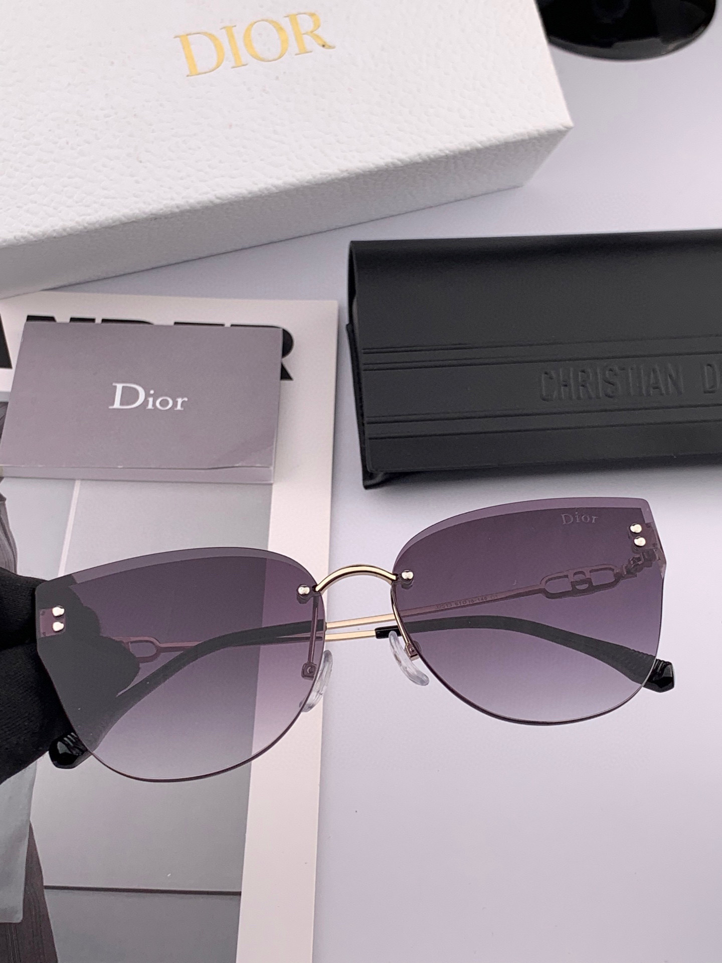   DIOR🌋☔️时尚无框太阳镜镜片 顶级奢侈品强 高品质胜利亲亲🍦🍨 得意 气质非凡😄 🍫🍪女士开车墨