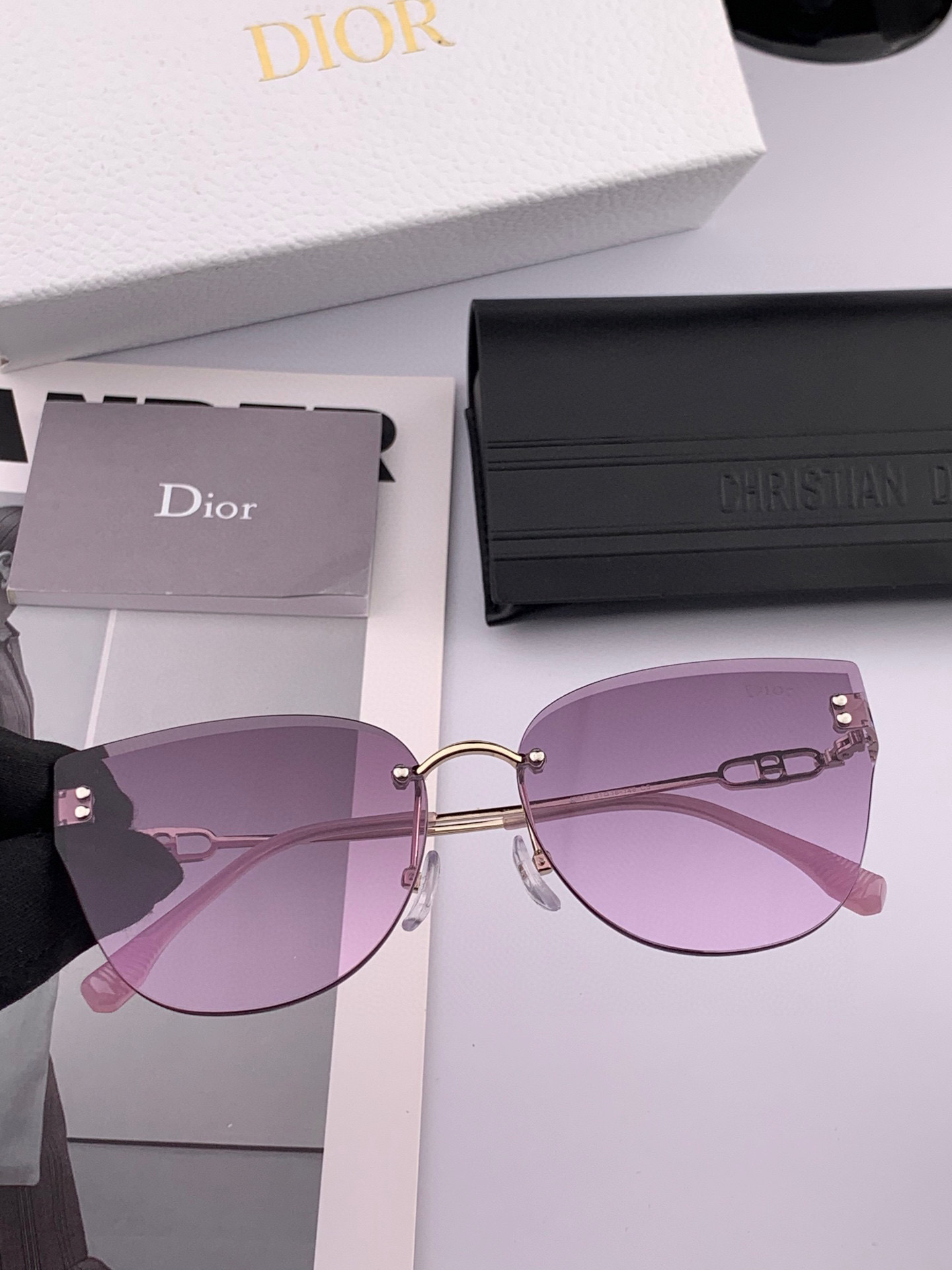   DIOR🌋☔️时尚无框太阳镜镜片 顶级奢侈品强 高品质胜利亲亲🍦🍨 得意 气质非凡😄 🍫🍪女士开车墨