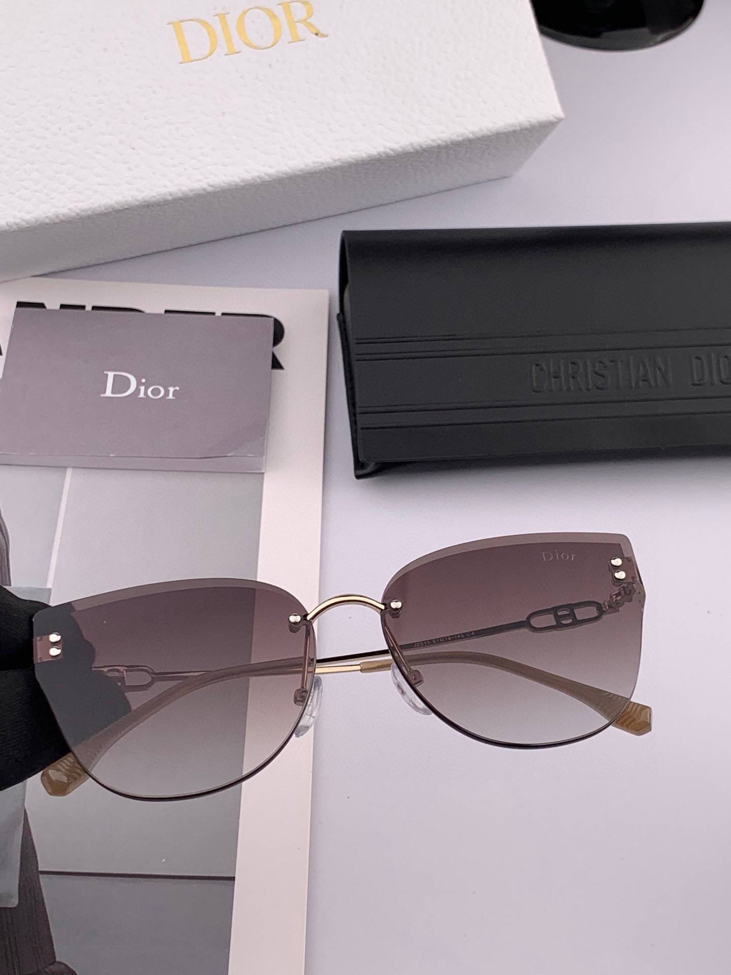   DIOR🌋☔️时尚无框太阳镜镜片 顶级奢侈品强 高品质胜利亲亲🍦🍨 得意 气质非凡😄 🍫🍪女士开车墨