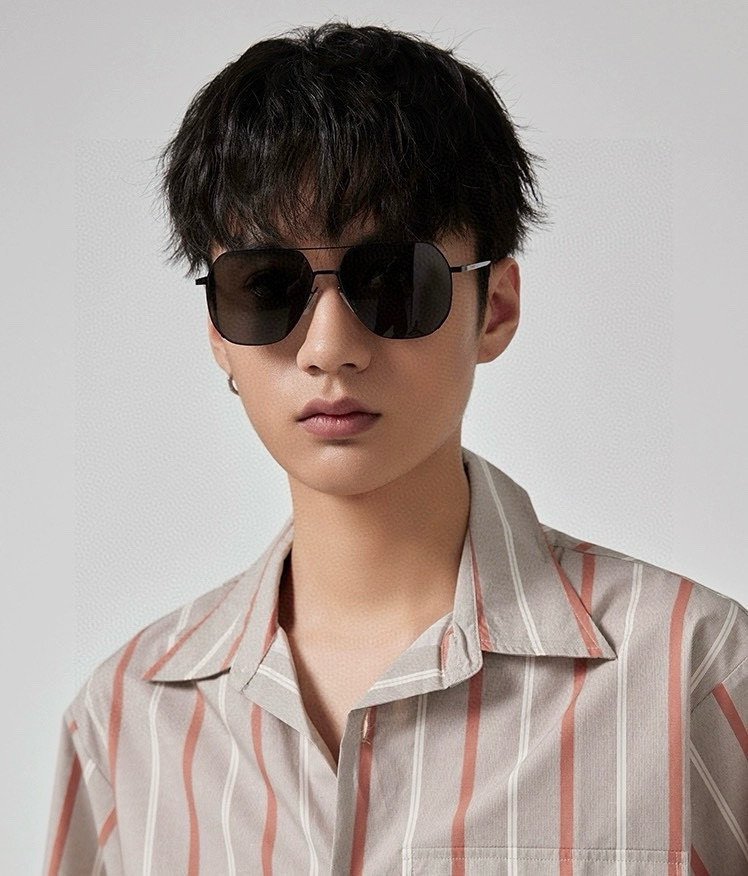        GUCCI 男款炫彩飞行员偏光太阳镜 ❤️材质：高清尼龙加厚卡槽高清偏光镜片 🌹无边框镜架