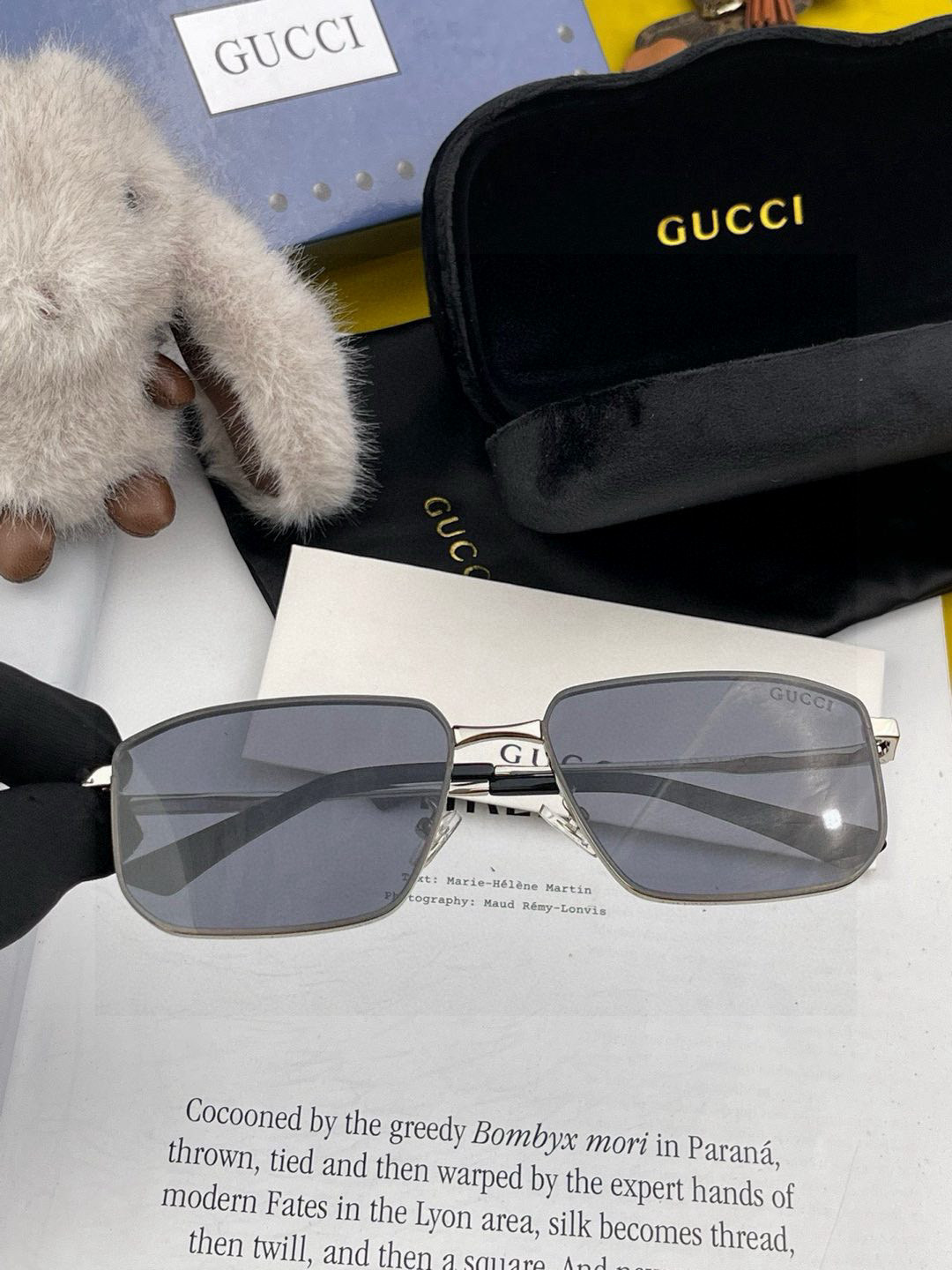         GUCCI 男款炫彩飞行员偏光太阳镜 ❤️材质：高清尼龙加厚卡槽高清偏光镜片 🌹无边框镜