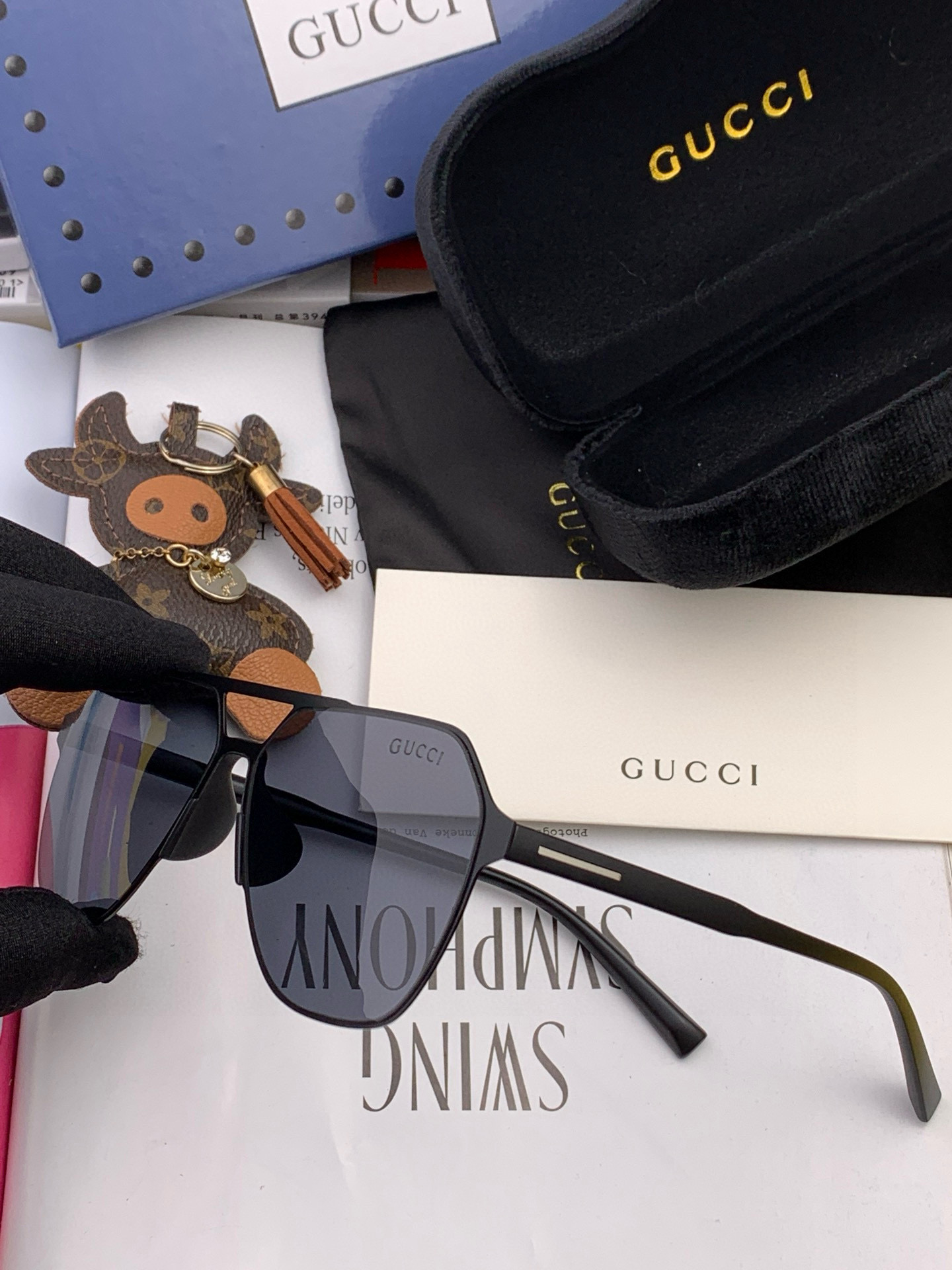         GUCCI 男款炫彩飞行员偏光太阳镜 ❤️材质：高清尼龙加厚卡槽高清偏光镜片 🌹无边框镜