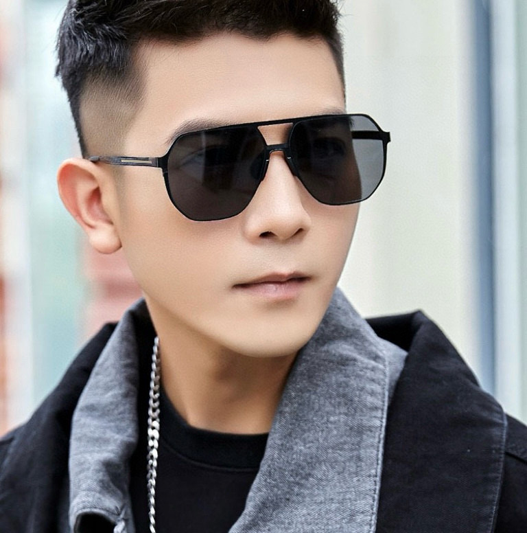         GUCCI 男款炫彩飞行员偏光太阳镜 ❤️材质：高清尼龙加厚卡槽高清偏光镜片 🌹无边框镜
