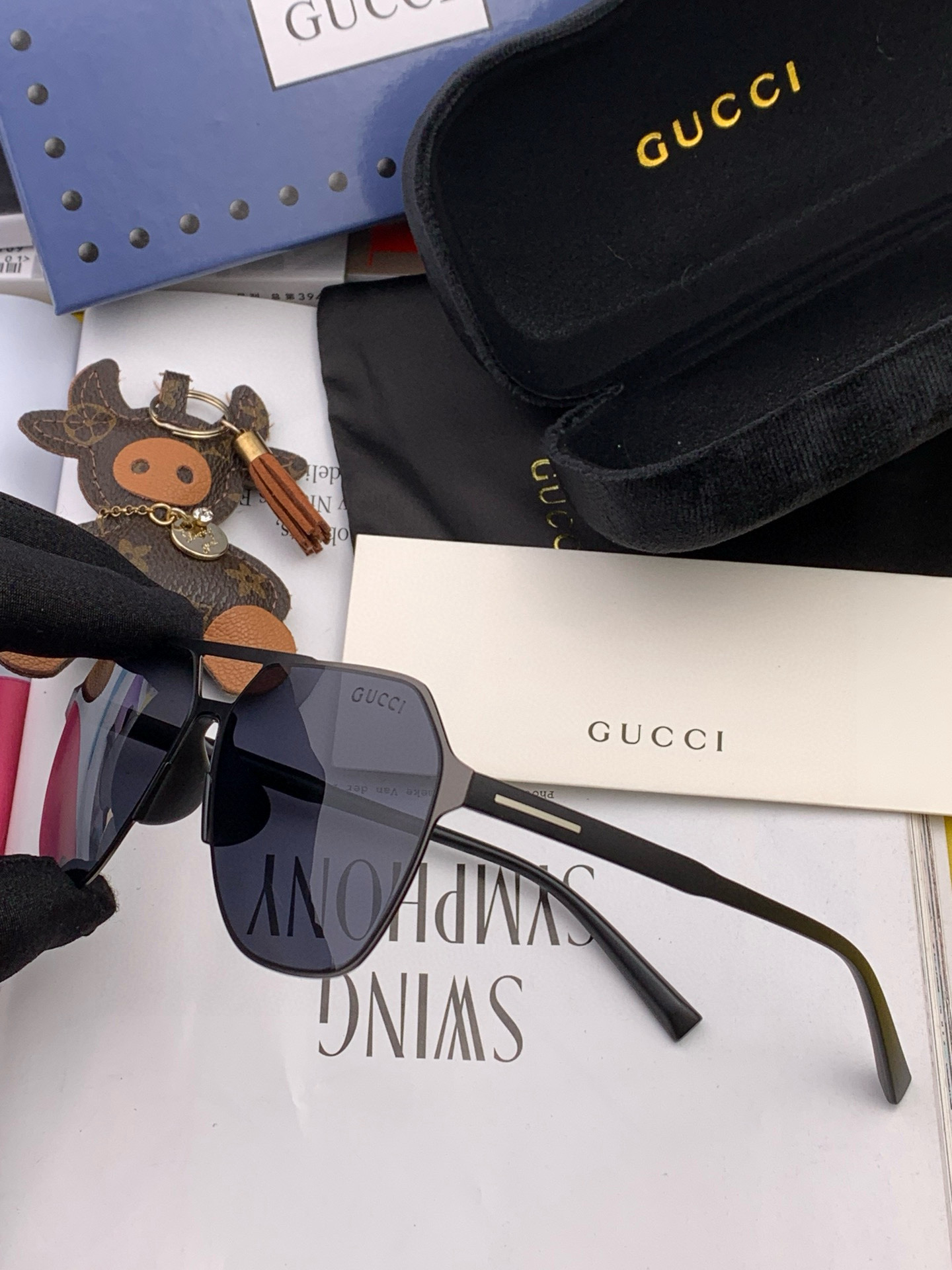         GUCCI 男款炫彩飞行员偏光太阳镜 ❤️材质：高清尼龙加厚卡槽高清偏光镜片 🌹无边框镜