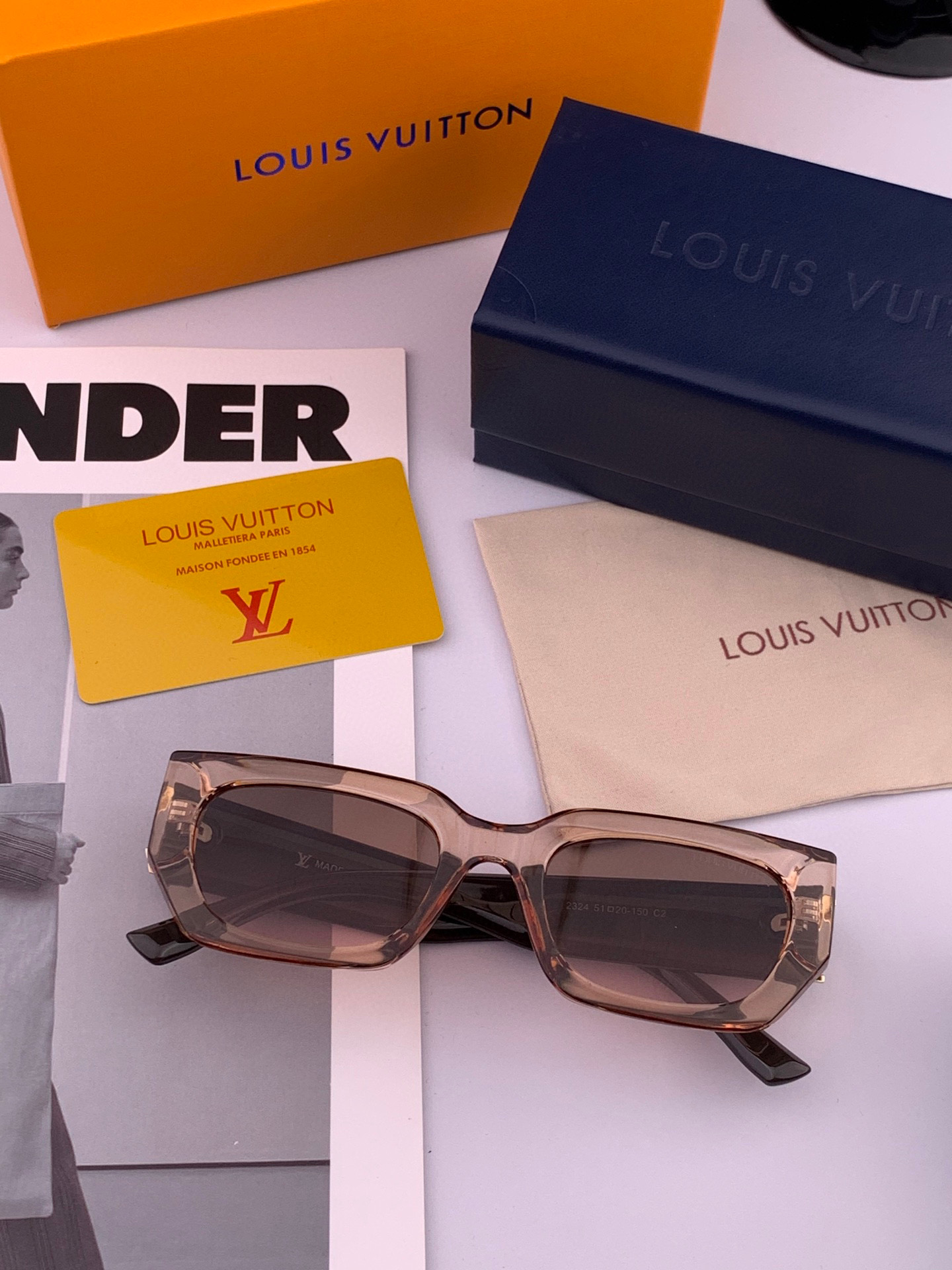  LV 2025年开春新款  潮流爆款 时尚方框太阳镜 高品质 佩戴舒适 网红潮款墨镜 型号L4232