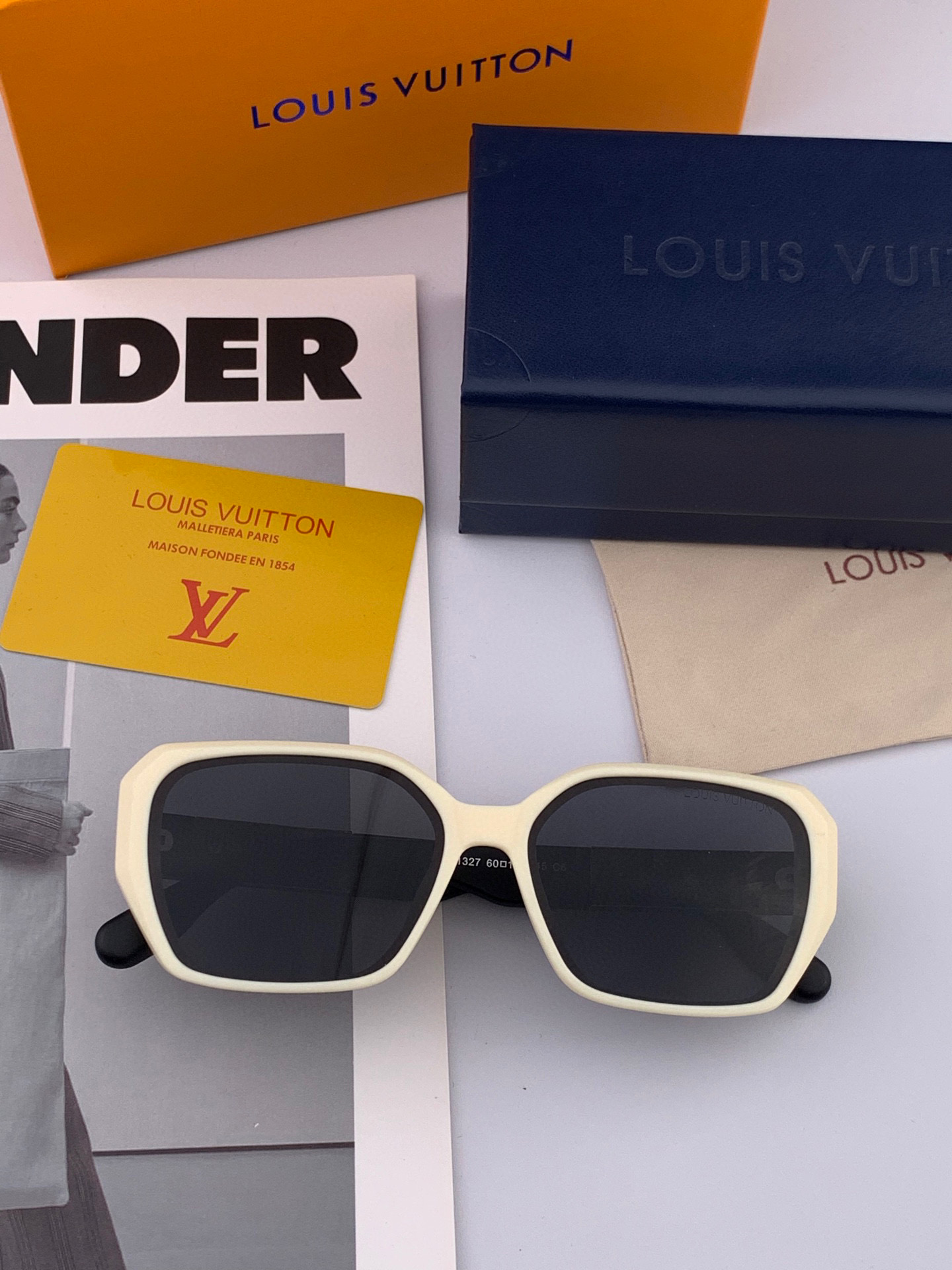  LV 2025年开春新款  潮流爆款 时尚方框太阳镜 高品质 佩戴舒适 网红潮款墨镜 型号L7132