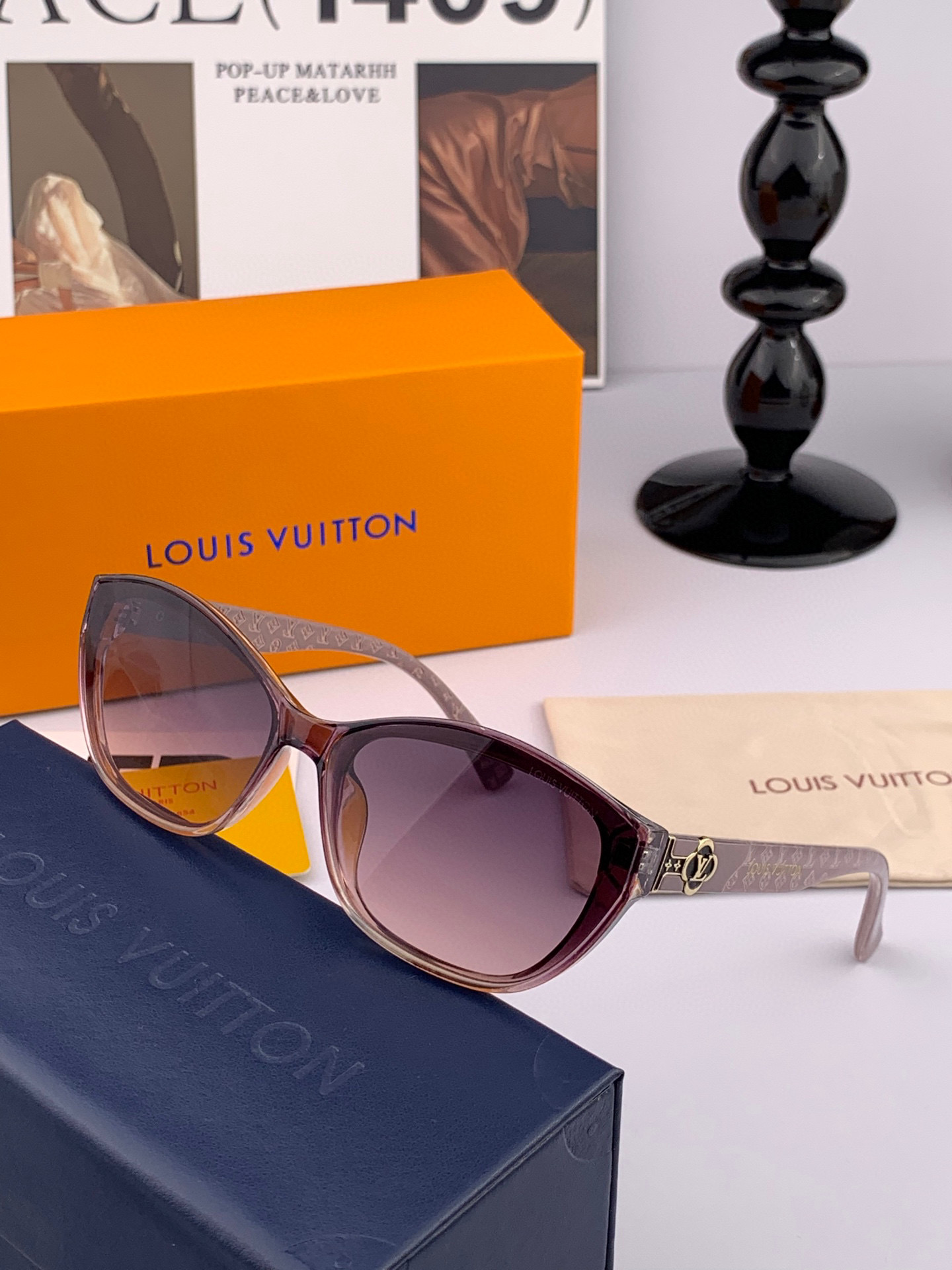  LV 2025年开春新款  潮流爆款 时尚方框太阳镜 高品质 佩戴舒适 网红潮款墨镜 型号L2552