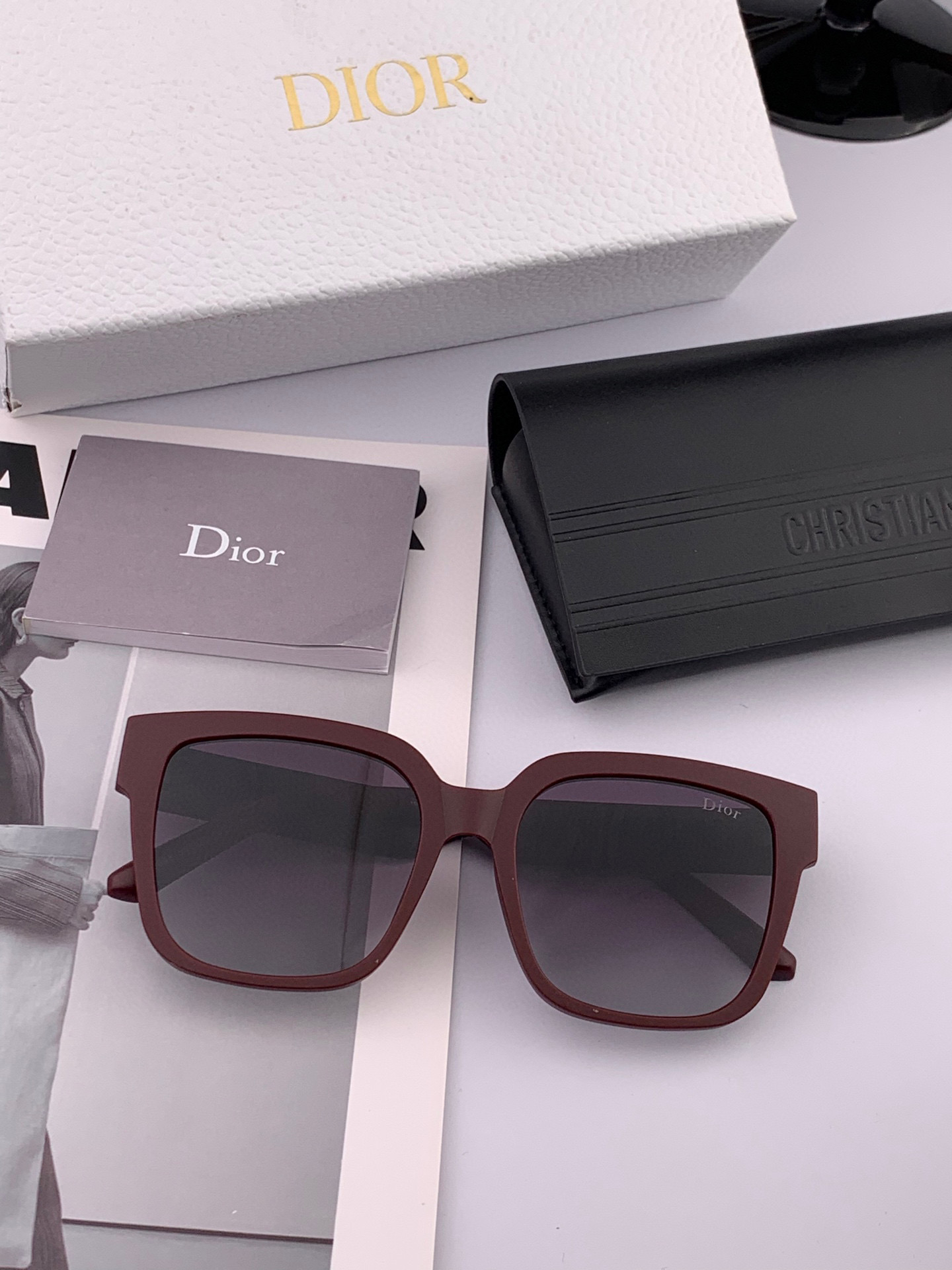🔺 【DIOR-迪奥】2025开春新款 潮流爆款 时尚方框太阳镜 高品质 佩戴舒适 网红潮款墨镜 型号：