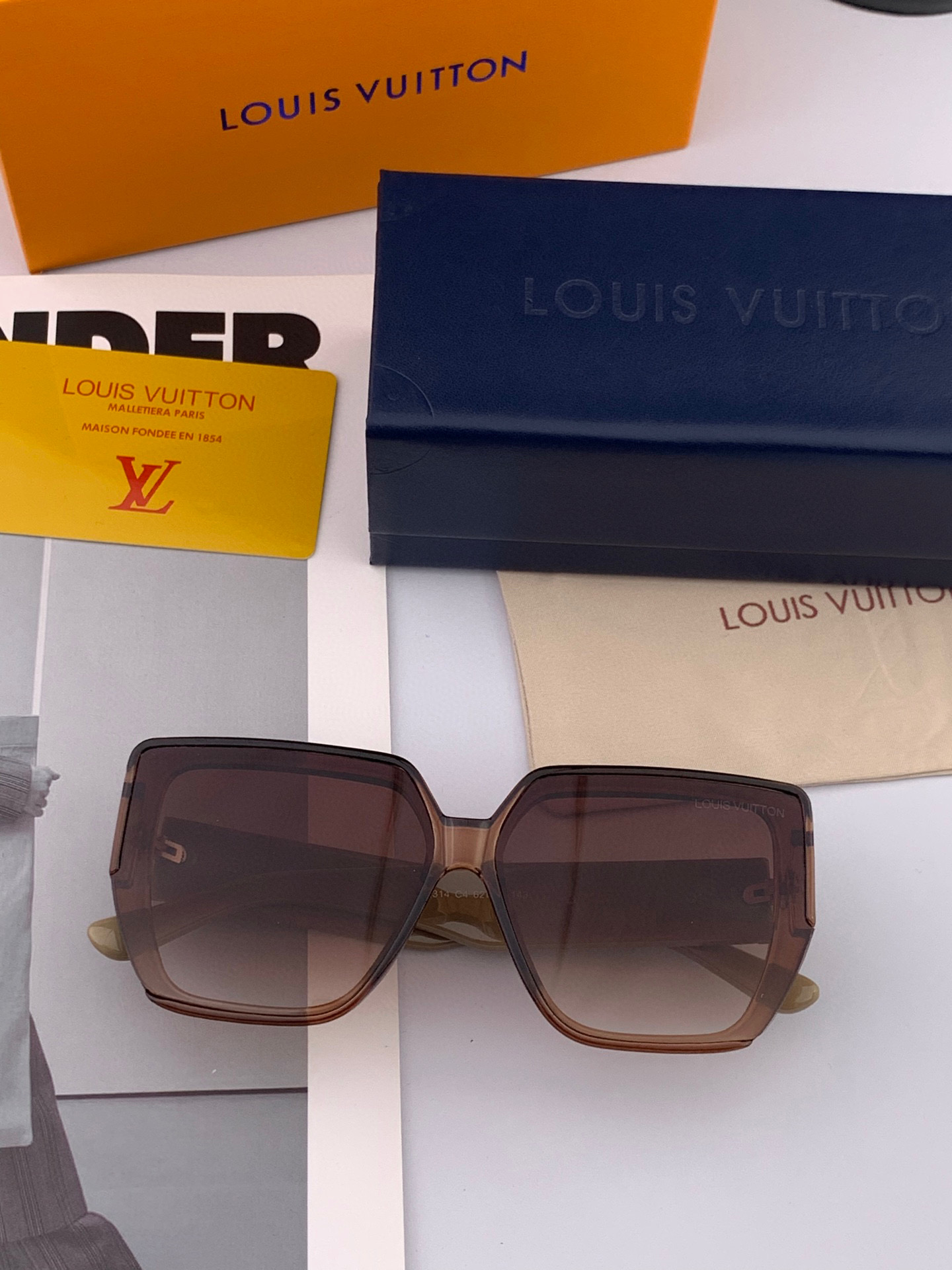  LV 2025年开春新款  潮流爆款 时尚方框太阳镜 高品质 佩戴舒适 网红潮款墨镜 型号L6303