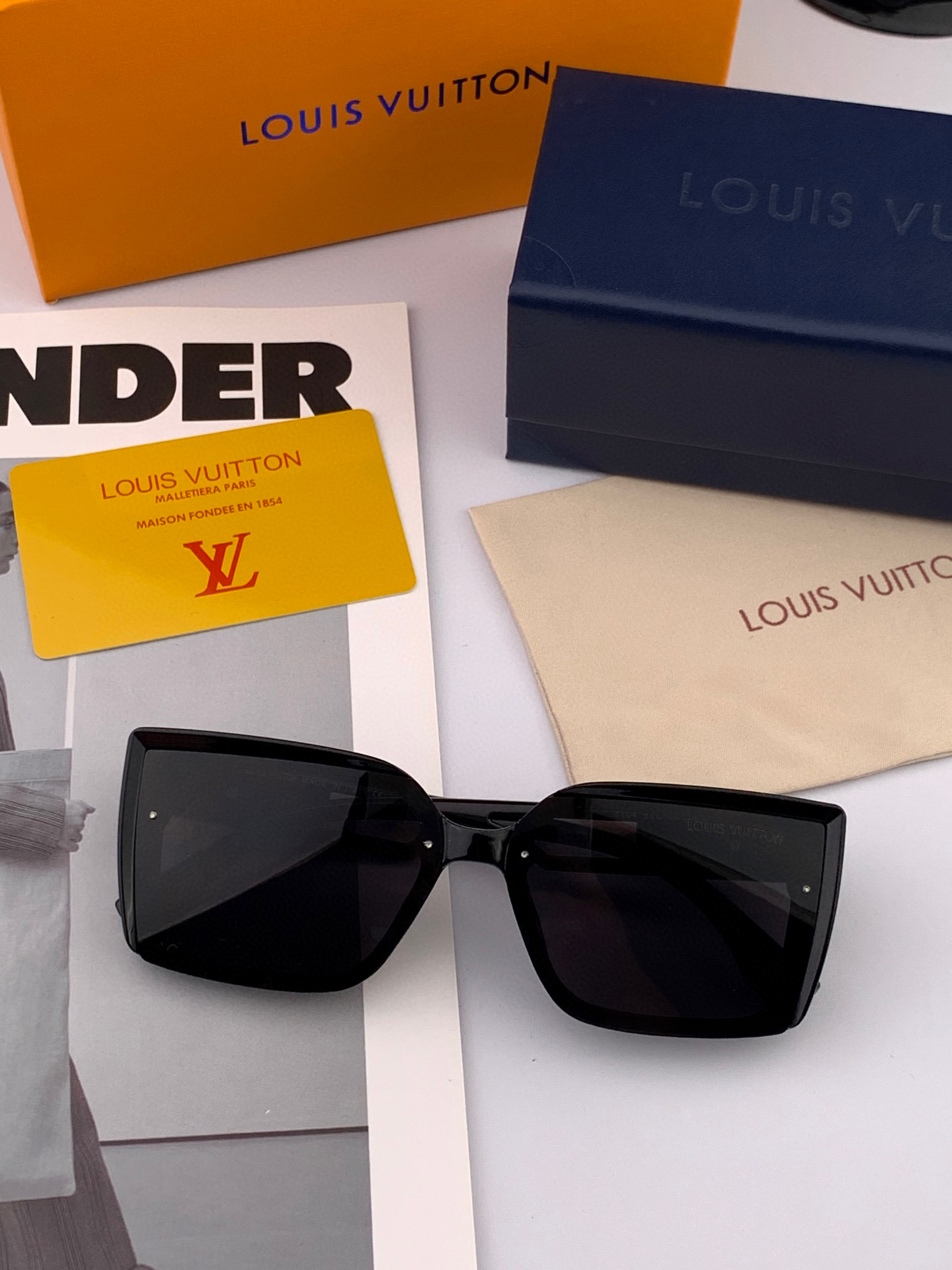  LV 2025年开春新款  潮流爆款 时尚方框太阳镜 高品质 佩戴舒适 网红潮款墨镜 型号L4310