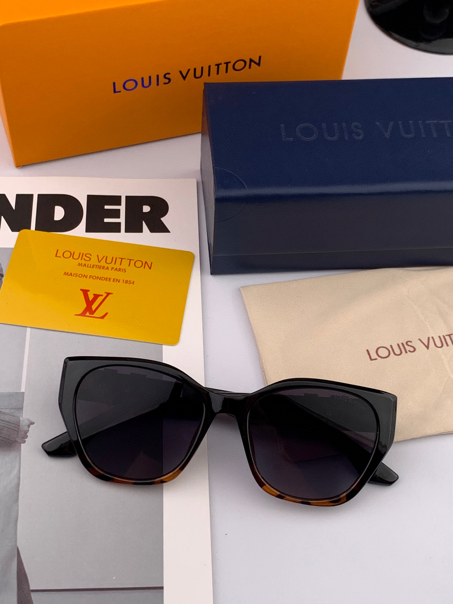  LV 2025年开春新款  潮流爆款 时尚方框太阳镜 高品质 佩戴舒适 网红潮款墨镜 型号L4550