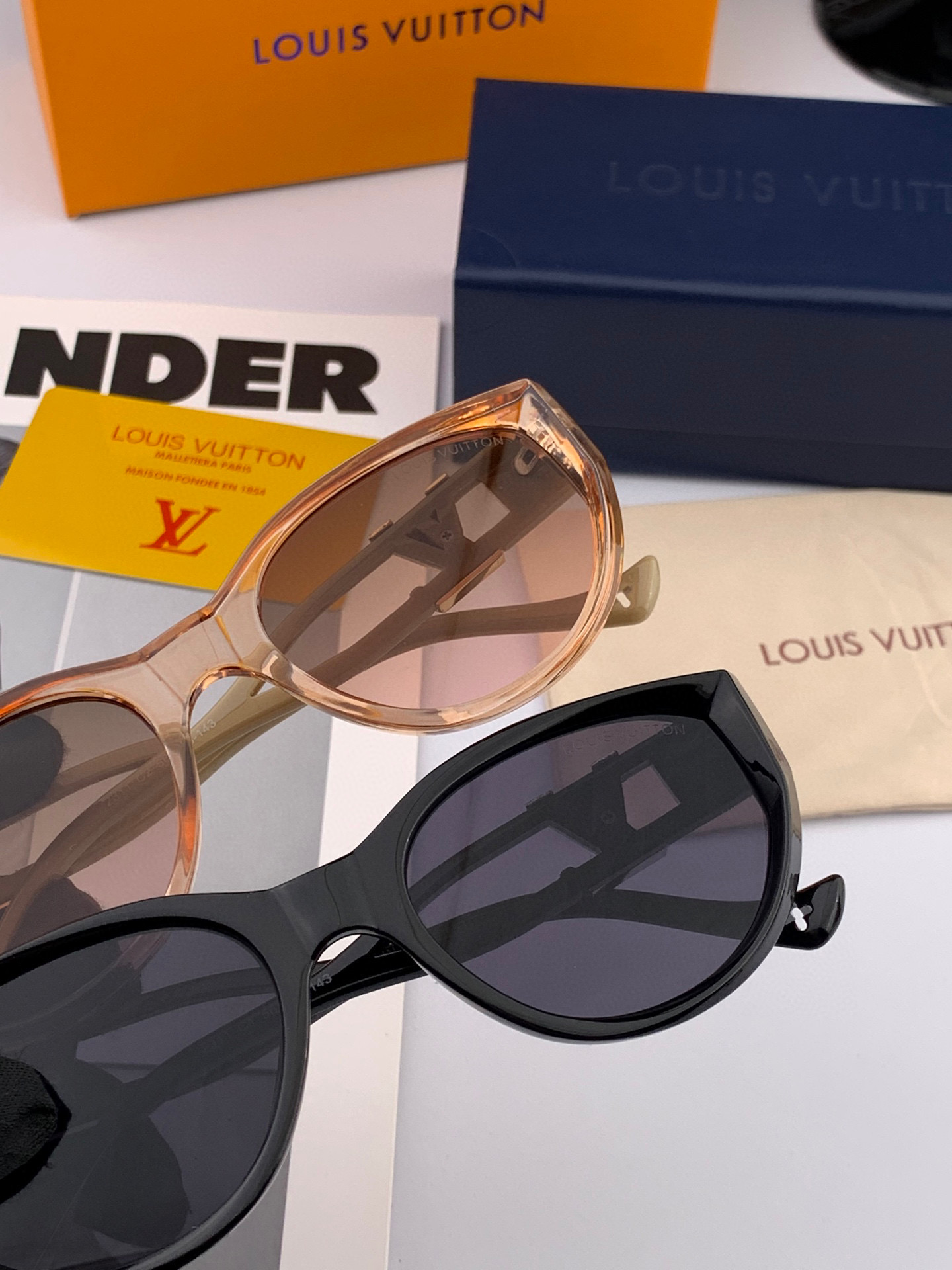  LV 2025年开春新款  潮流爆款 时尚方框太阳镜 高品质 佩戴舒适 网红潮款墨镜 型号L1231
