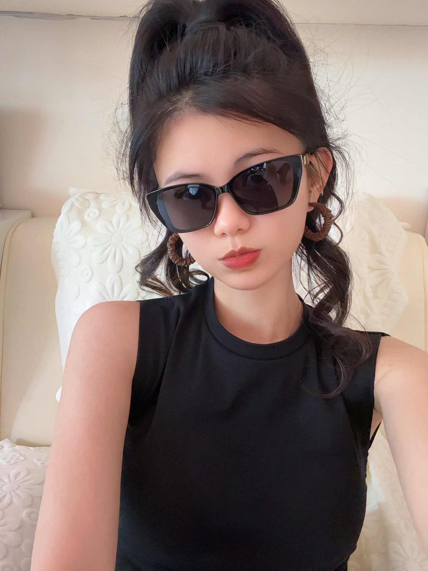   LV 2025新款女士方框太阳眼镜 开车墨镜 新款太阳镜  时尚大方 舒适轻盈 精致奢华 超轻 型号