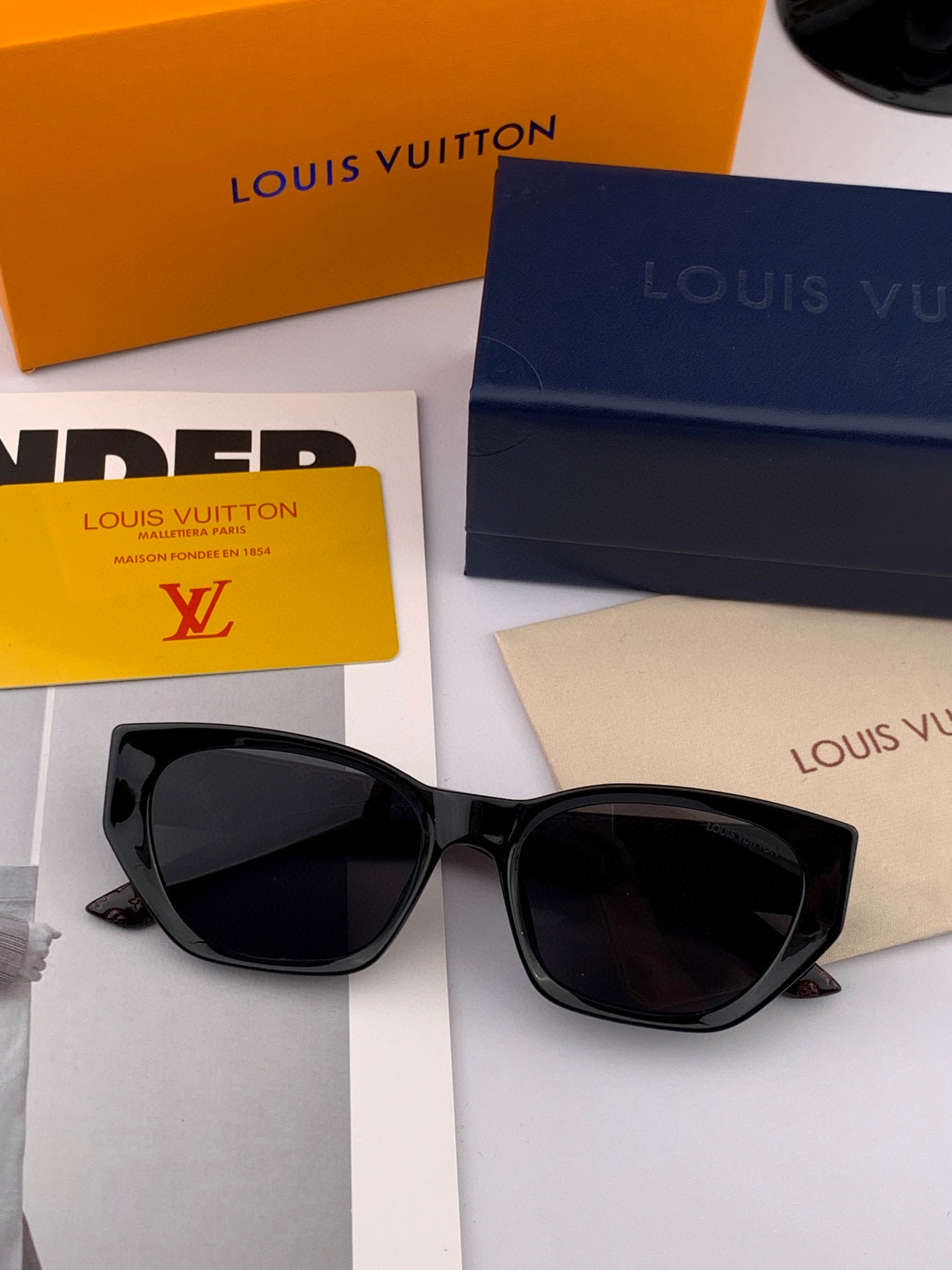  LV 2025年开春新款  潮流爆款 时尚方框太阳镜 高品质 佩戴舒适 网红潮款墨镜 型号L9551