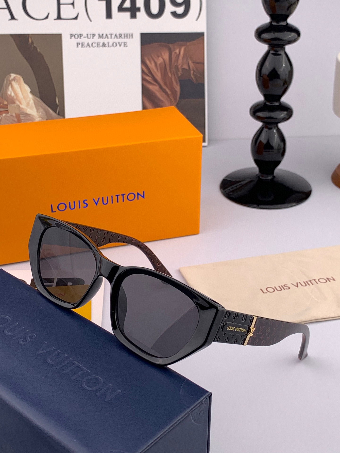  LV 2025年开春新款  潮流爆款 时尚方框太阳镜 高品质 佩戴舒适 网红潮款墨镜 型号L9551