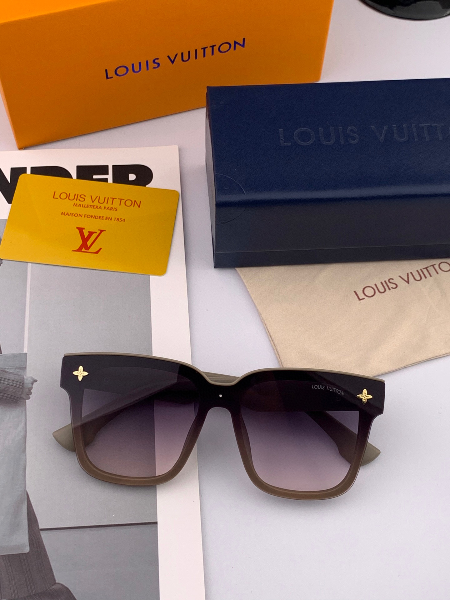  LV 2025年开春新款  潮流爆款 时尚方框太阳镜 高品质 佩戴舒适 网红潮款墨镜 型号L6303