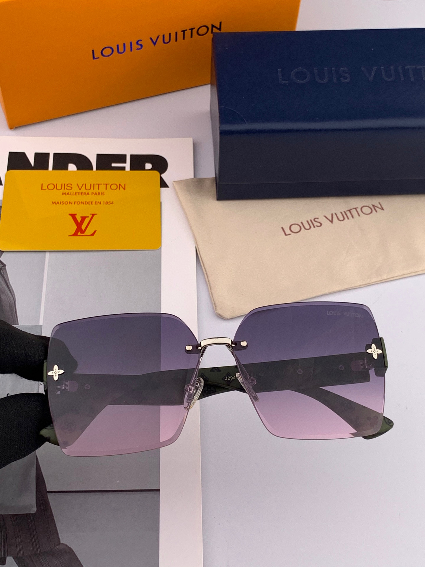   LV 2025新款女士方框太阳眼镜 开车墨镜 新款无框太阳镜  时尚大方 舒适轻盈 精致奢华 超轻 