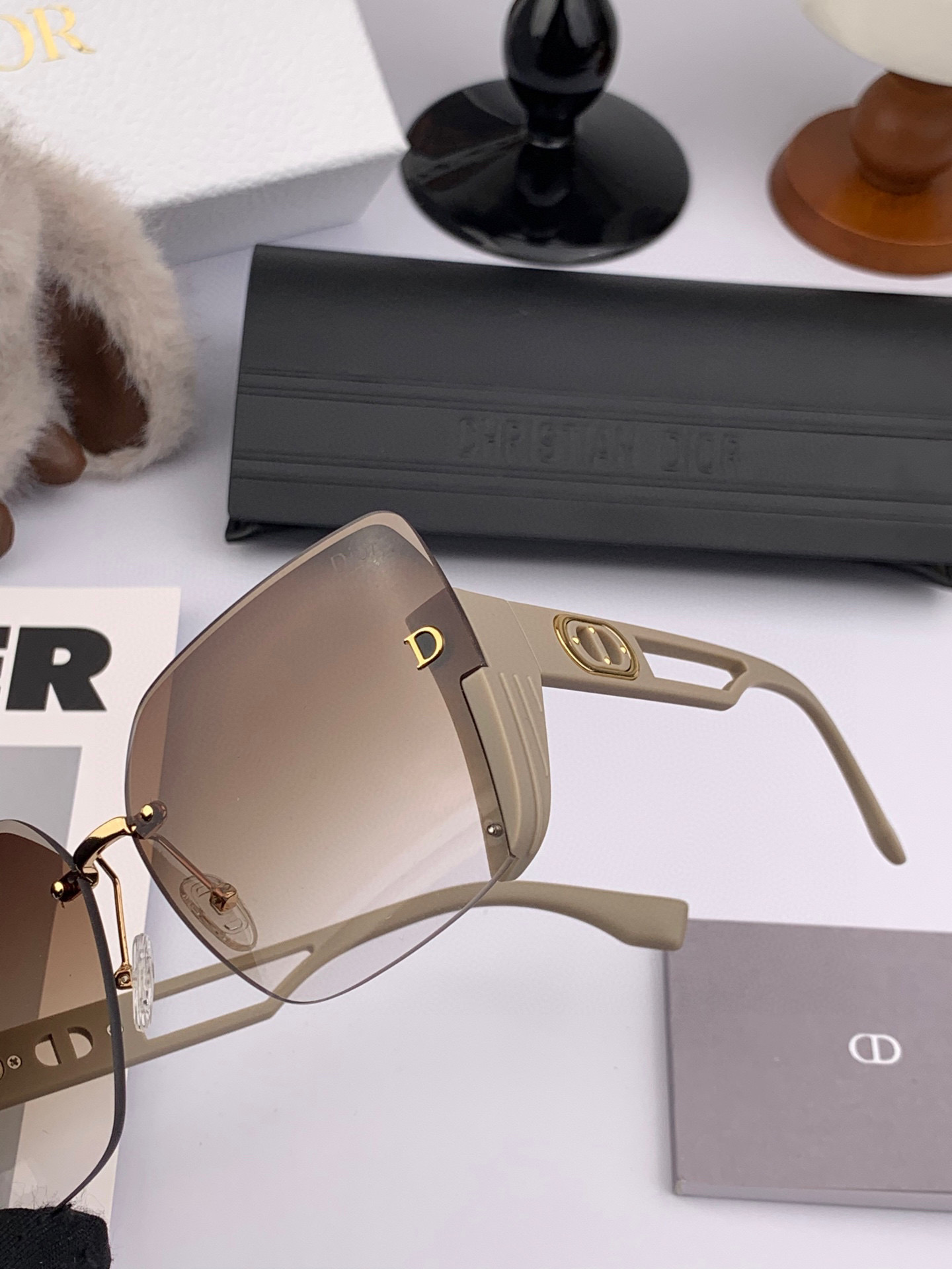 🔺 【DIOR-迪奥】2025开春新款 潮流爆款 时尚方框太阳镜 高品质 佩戴舒适 网红潮款墨镜 女士高