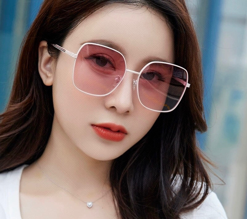  GUCCI 2025开春新款 最新款方框太阳镜 各路网红纷纷带起气场满分‼️ 俏皮甜美.上脸效果更佳.