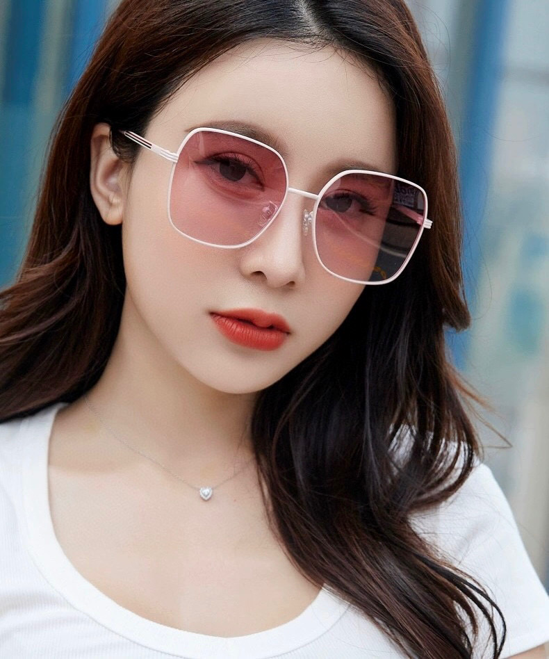  GUCCI 2025开春新款 最新款方框太阳镜 各路网红纷纷带起气场满分‼️ 俏皮甜美.上脸效果更佳.