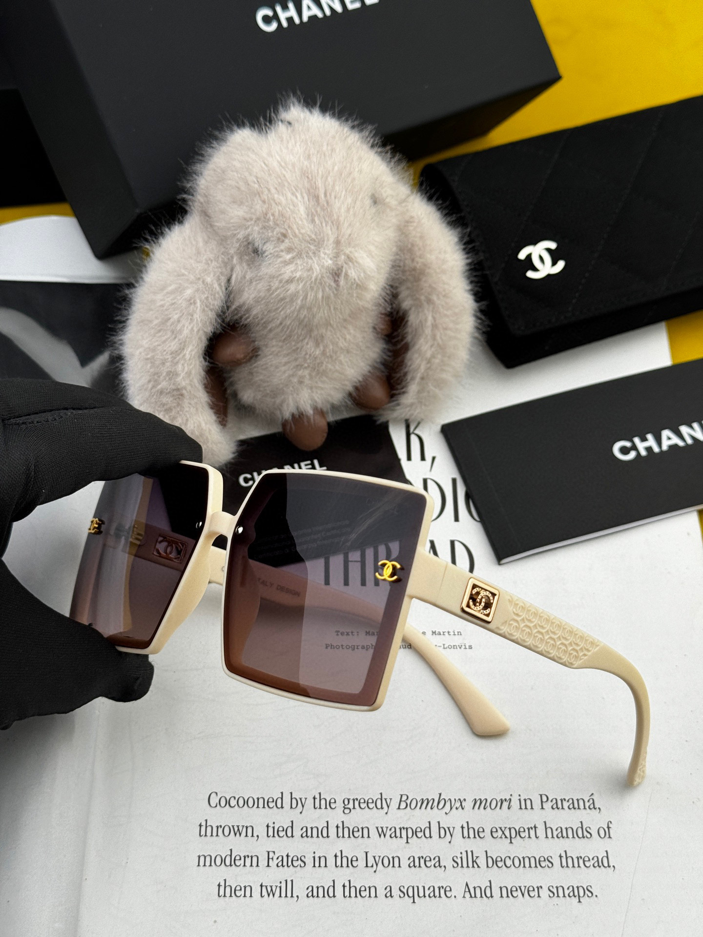  【CHANEL】香奈儿 2025新款潮流爆款 时尚方框太阳镜 佩戴舒适 网红潮款墨镜  女士高清加厚偏