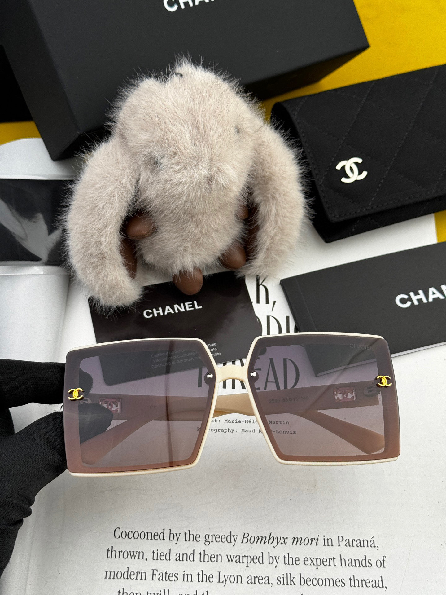  【CHANEL】香奈儿 2025新款潮流爆款 时尚方框太阳镜 佩戴舒适 网红潮款墨镜  女士高清加厚偏