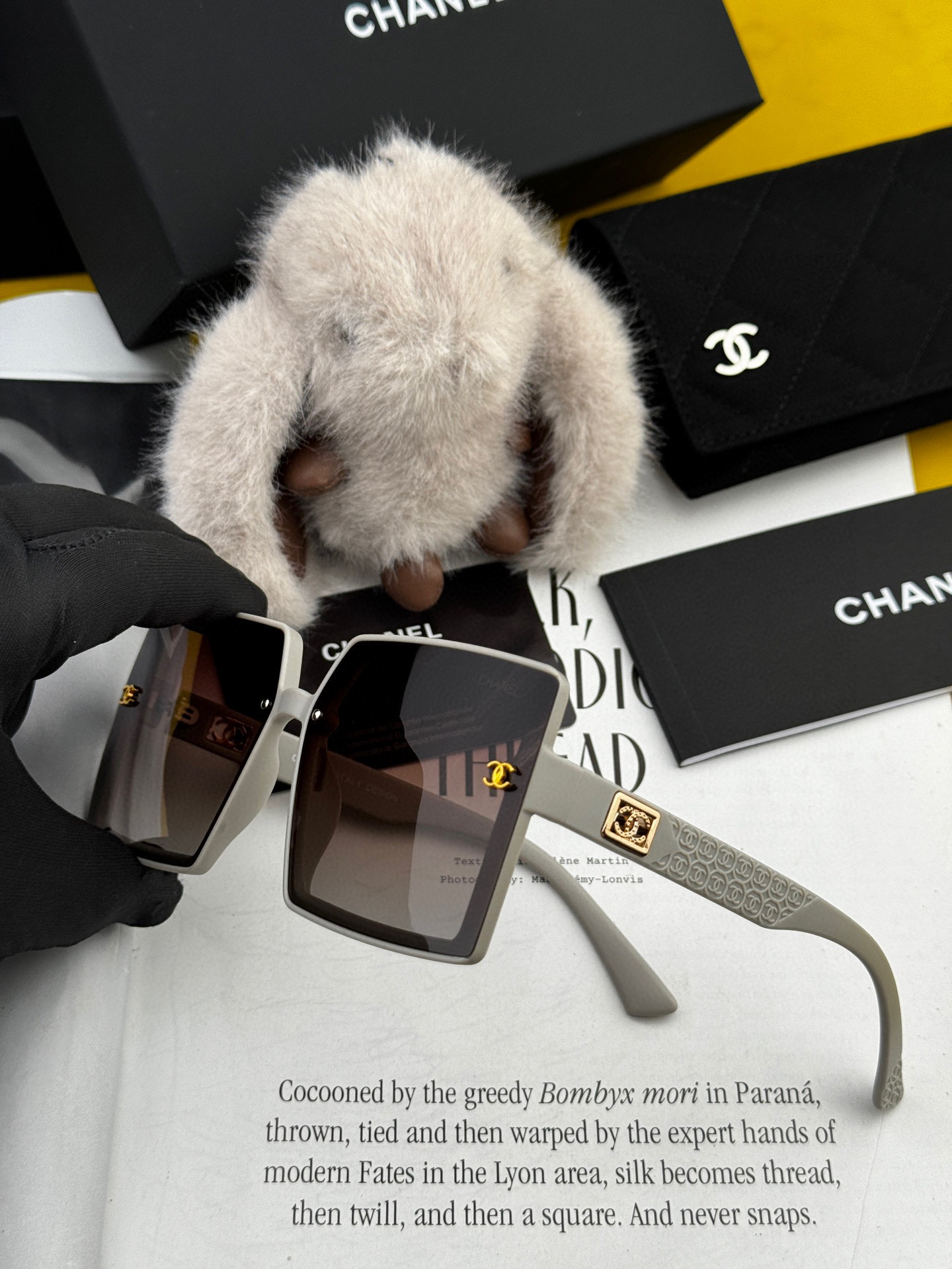  【CHANEL】香奈儿 2025新款潮流爆款 时尚方框太阳镜 佩戴舒适 网红潮款墨镜  女士高清加厚偏