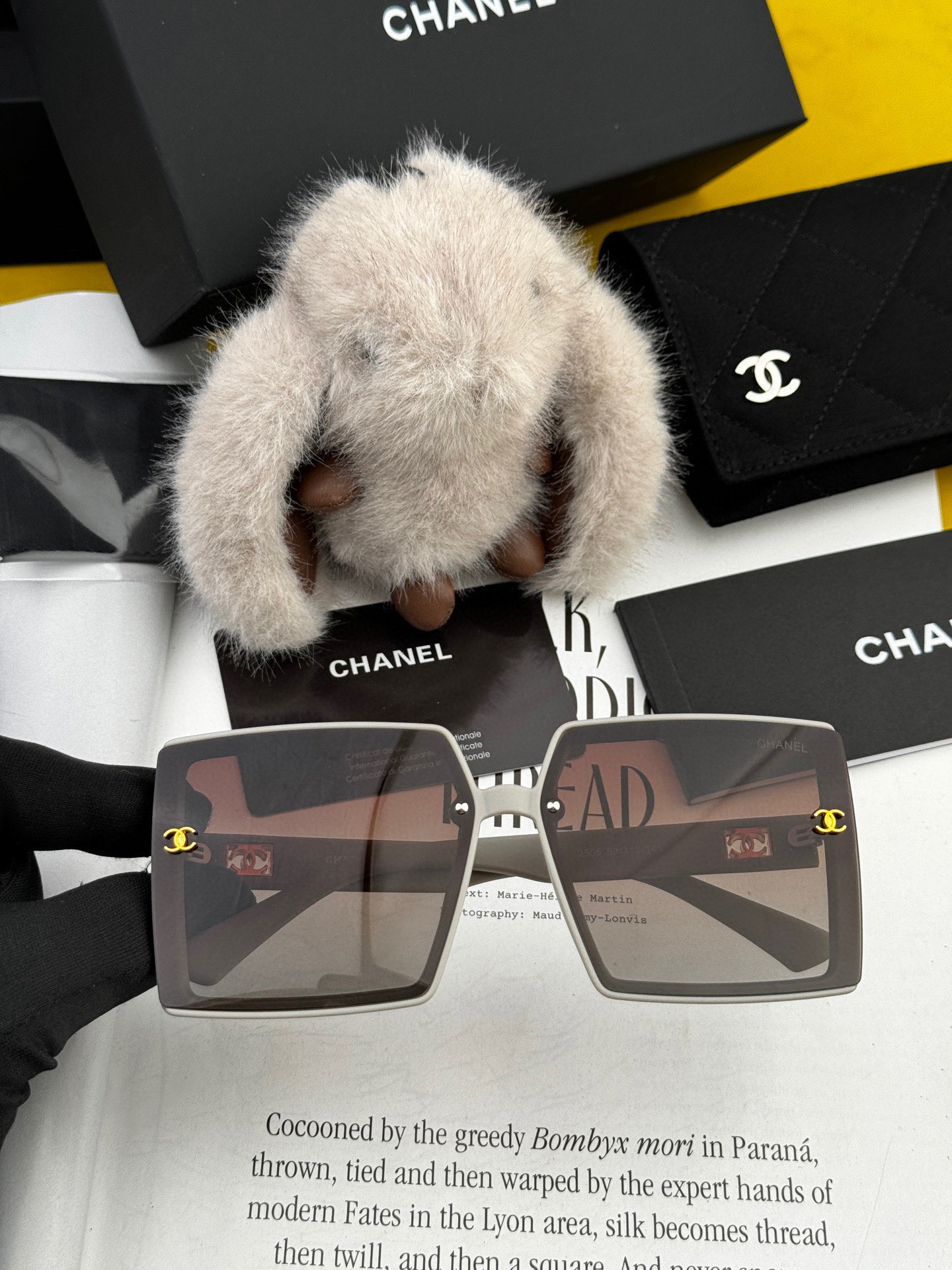  【CHANEL】香奈儿 2025新款潮流爆款 时尚方框太阳镜 佩戴舒适 网红潮款墨镜  女士高清加厚偏