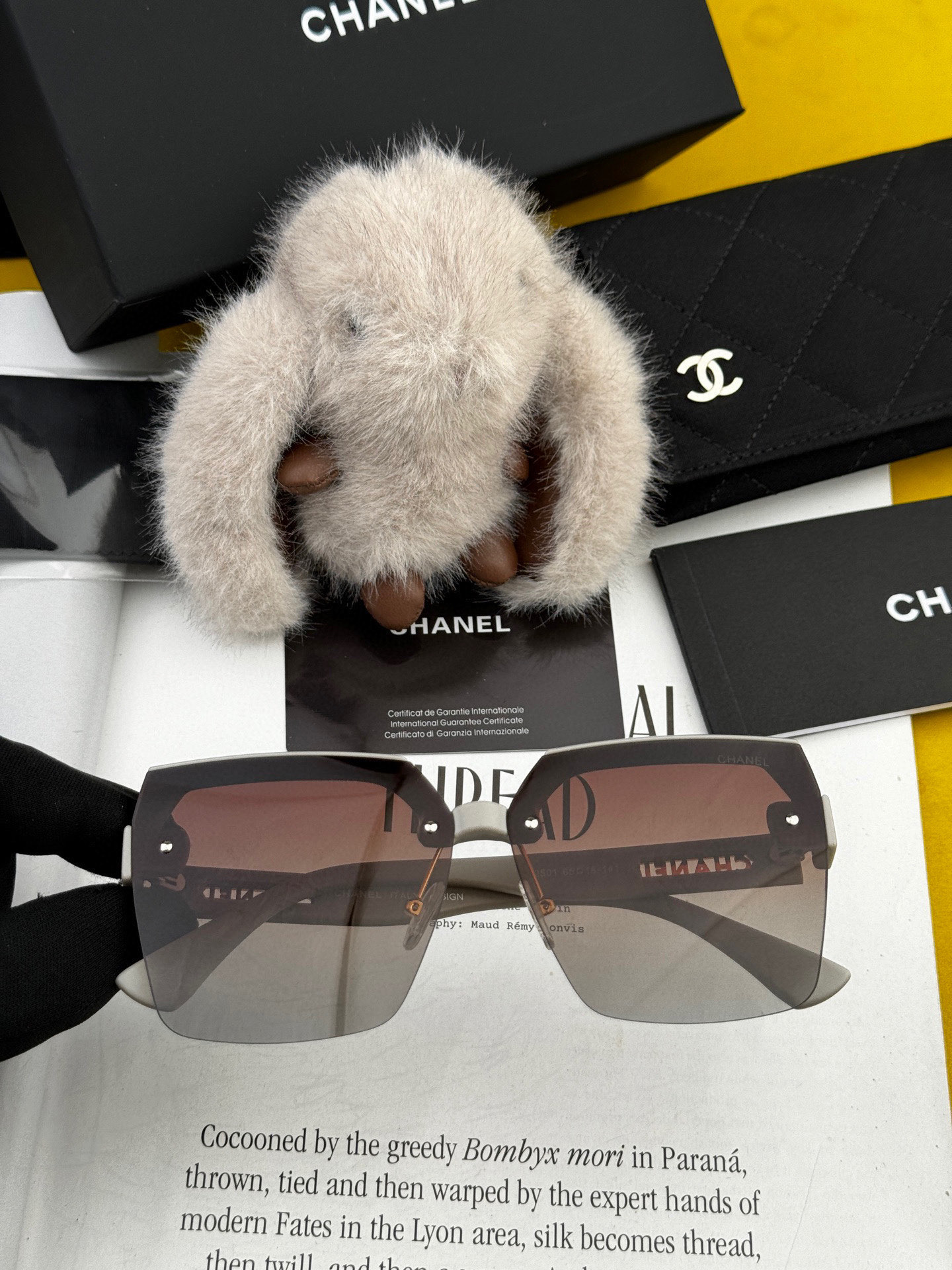  【CHANEL】香奈儿 2025新款潮流爆款 时尚方框太阳镜 佩戴舒适 网红潮款墨镜  女士高清加厚偏