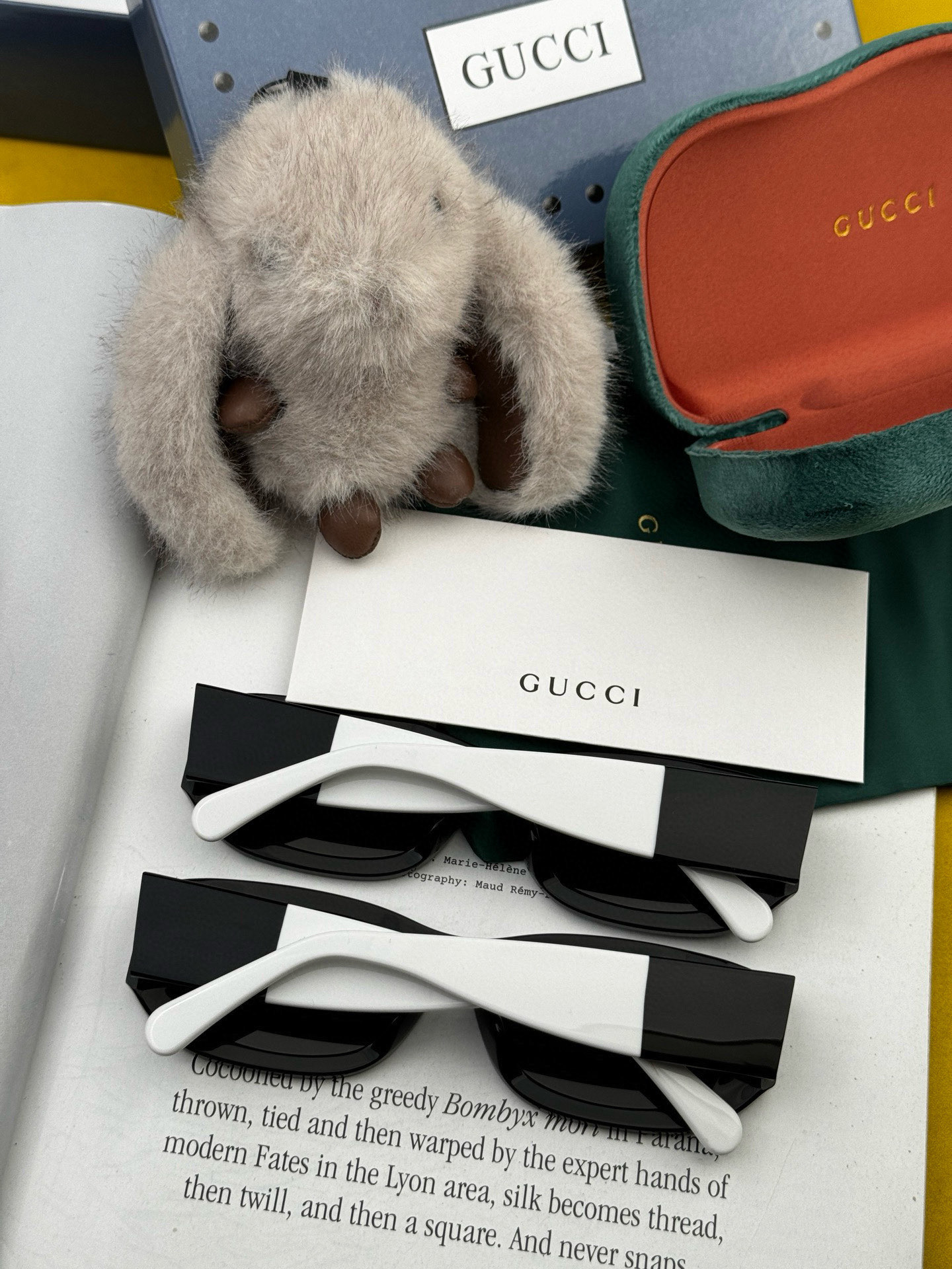   GUCCI2025开春新款一体镜 大框太阳镜男女同款 😎 
爆款小框尼龙太阳镜 超逼格超酷 
镜腿品