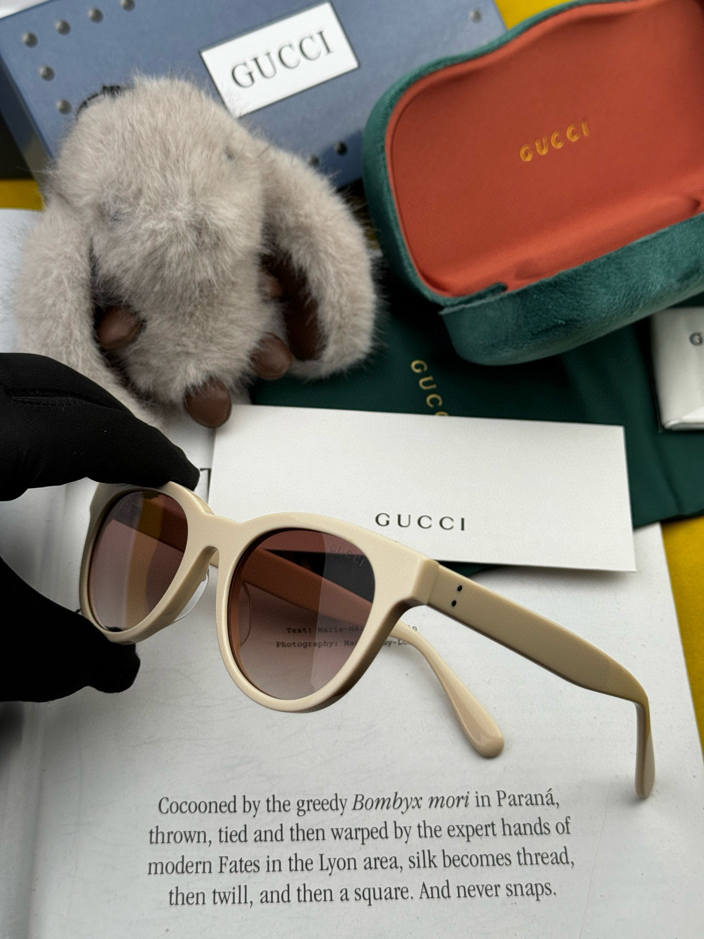   GUCCI2025开春新款一体镜 大框太阳镜男女同款 😎 
爆款小框尼龙太阳镜 超逼格超酷 
镜腿品