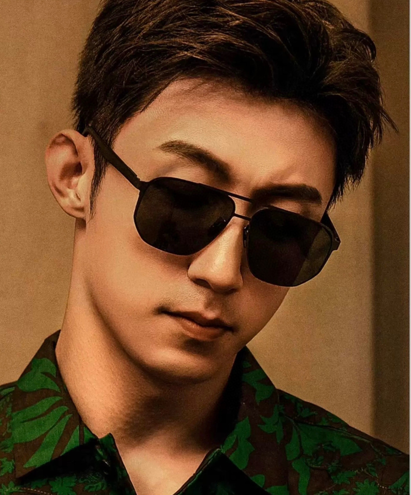        GUCCI 男款炫彩飞行员偏光太阳镜 ❤️材质：高清尼龙加厚卡槽高清偏光镜片 🌹无边框镜架