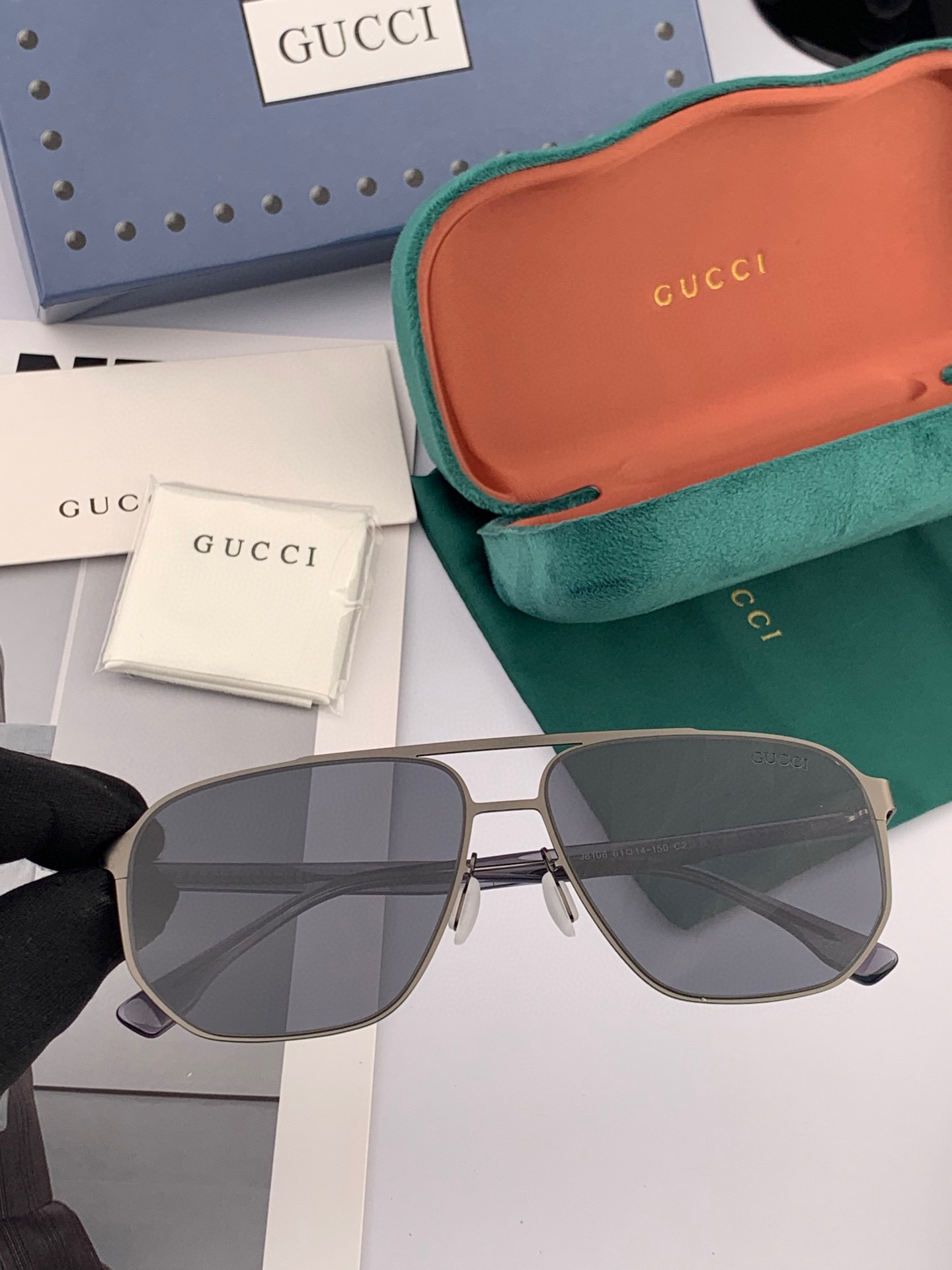        GUCCI 男款炫彩飞行员偏光太阳镜 ❤️材质：高清尼龙加厚卡槽高清偏光镜片 🌹无边框镜架