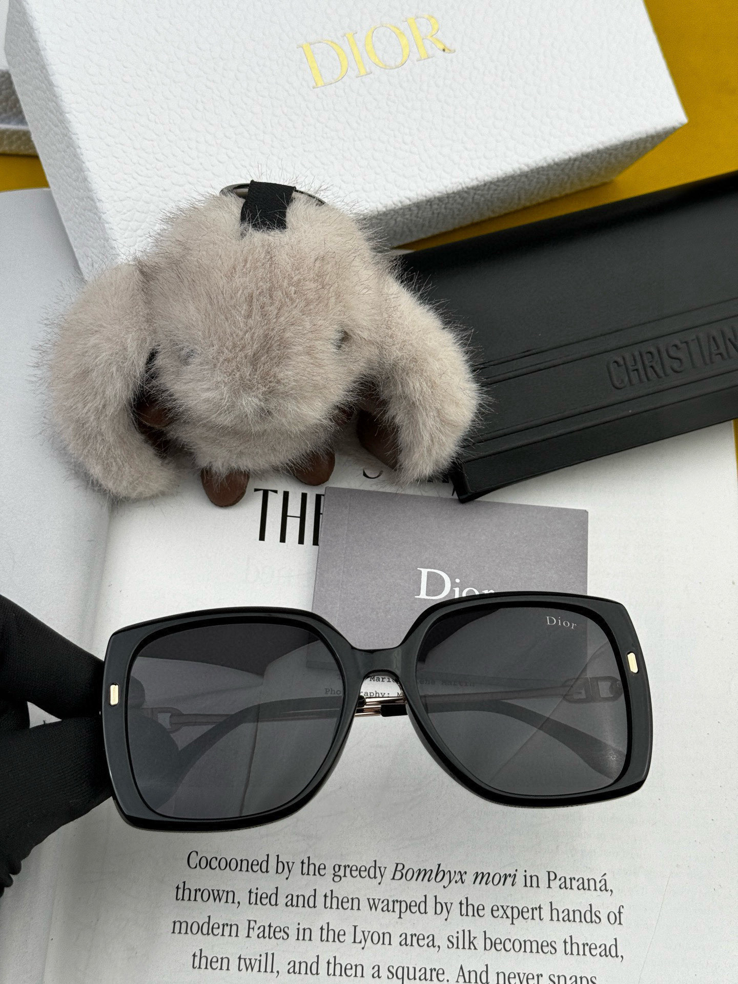   【DIOR】2025新款潮流爆款 时尚方框太阳镜 佩戴舒适 网红潮款墨镜  女士高清加厚偏光太阳镜🕶