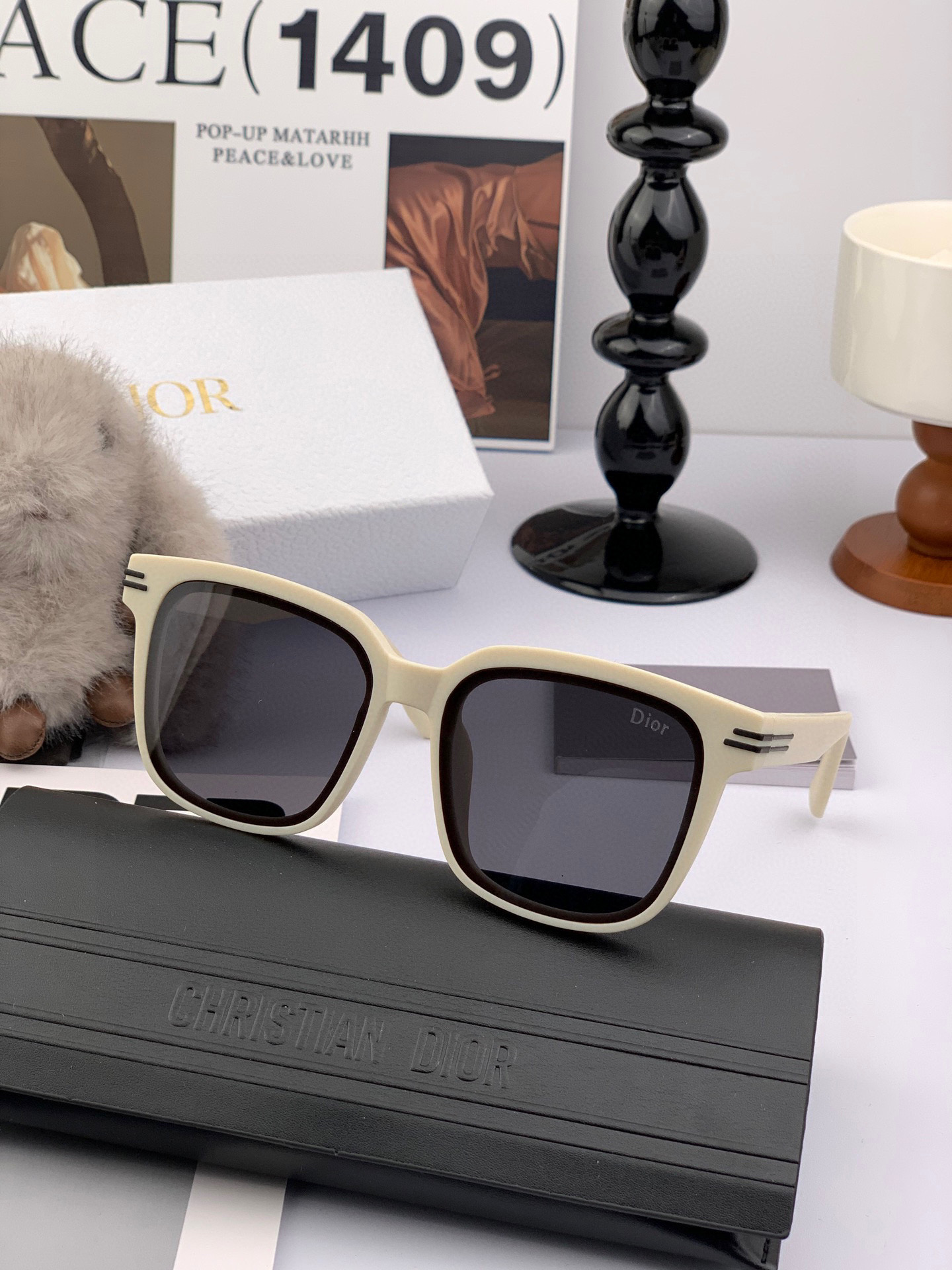  【TR偏光系列】DIOR   经典的方框设计，不挑脸型，无论搭配大衣还是连衣裙都非常显气质尼龙偏光镜片