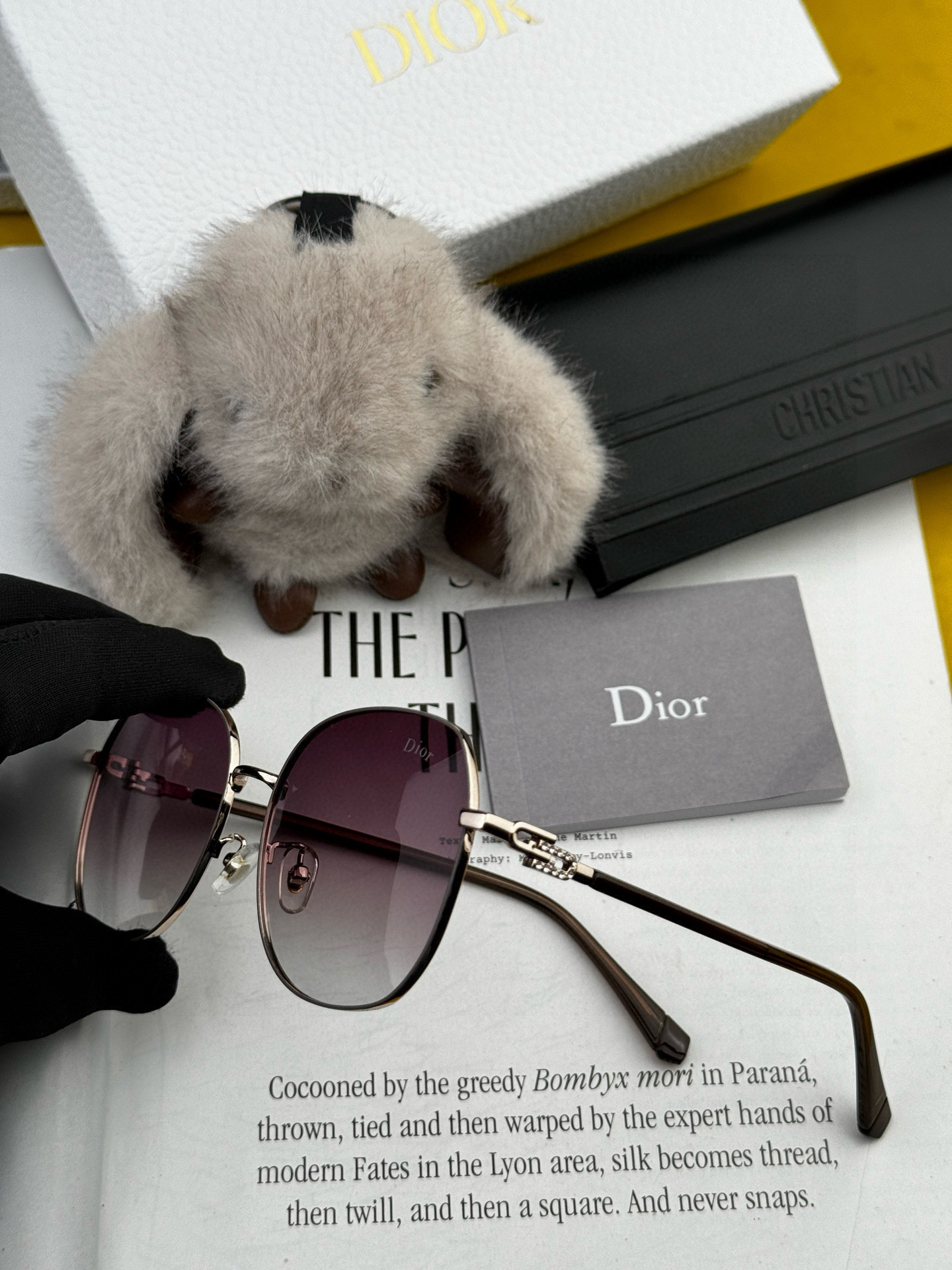   【DIOR】2025新款潮流爆款 时尚方框太阳镜 佩戴舒适 网红潮款墨镜  女士高清加厚偏光太阳镜🕶