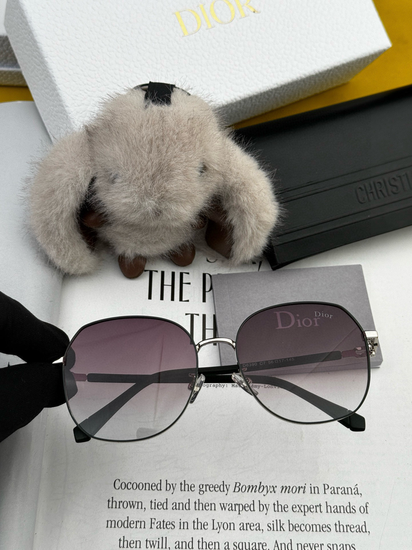   【DIOR】2025新款潮流爆款 时尚方框太阳镜 佩戴舒适 网红潮款墨镜  女士高清加厚偏光太阳镜🕶
