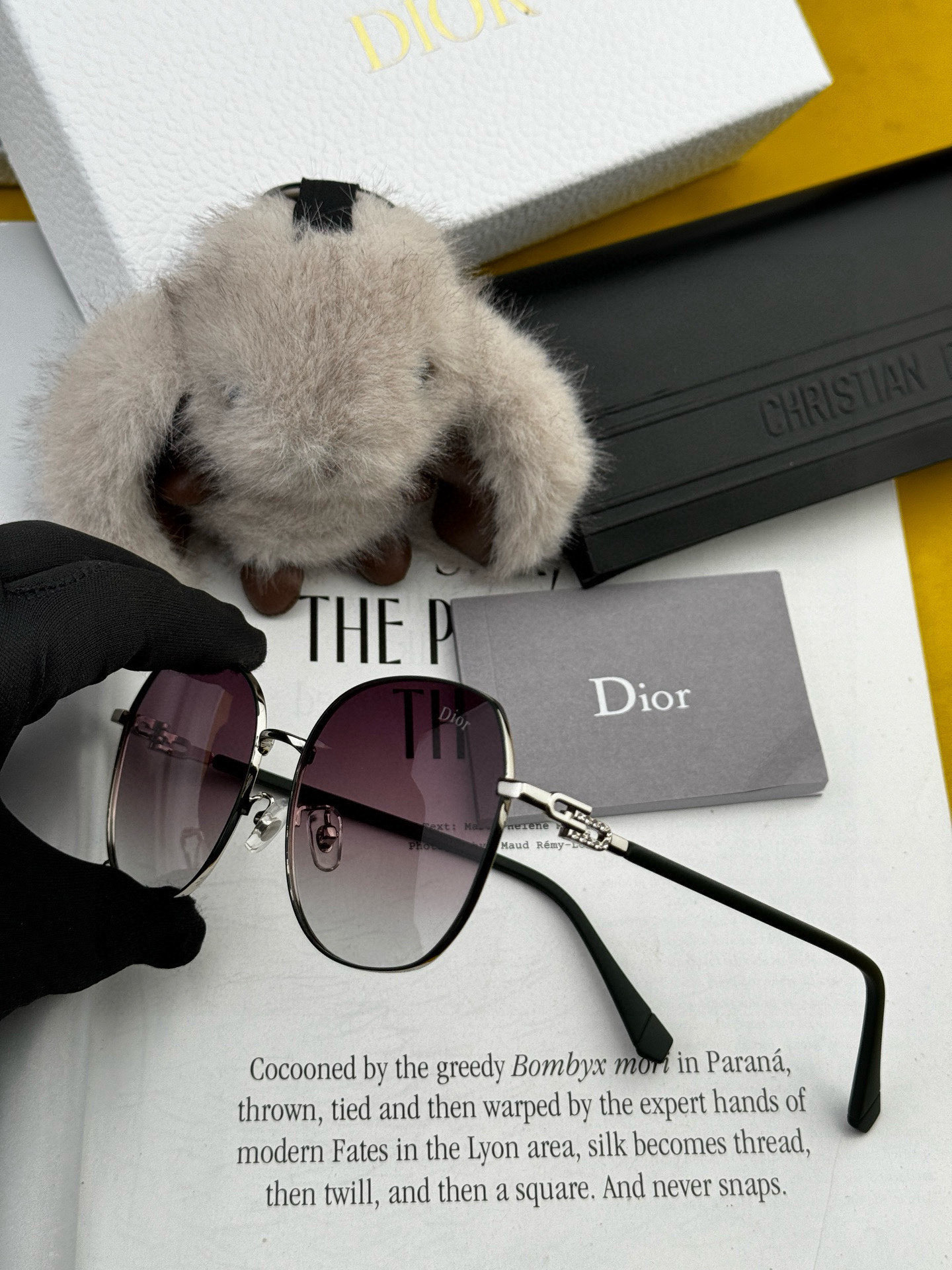   【DIOR】2025新款潮流爆款 时尚方框太阳镜 佩戴舒适 网红潮款墨镜  女士高清加厚偏光太阳镜🕶