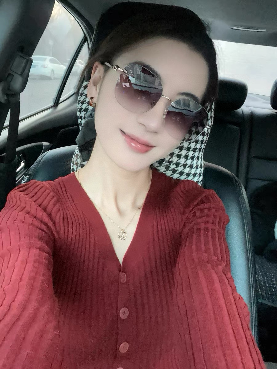   【DIOR】2025新款潮流爆款 时尚方框太阳镜 佩戴舒适 网红潮款墨镜  女士高清加厚偏光太阳镜🕶