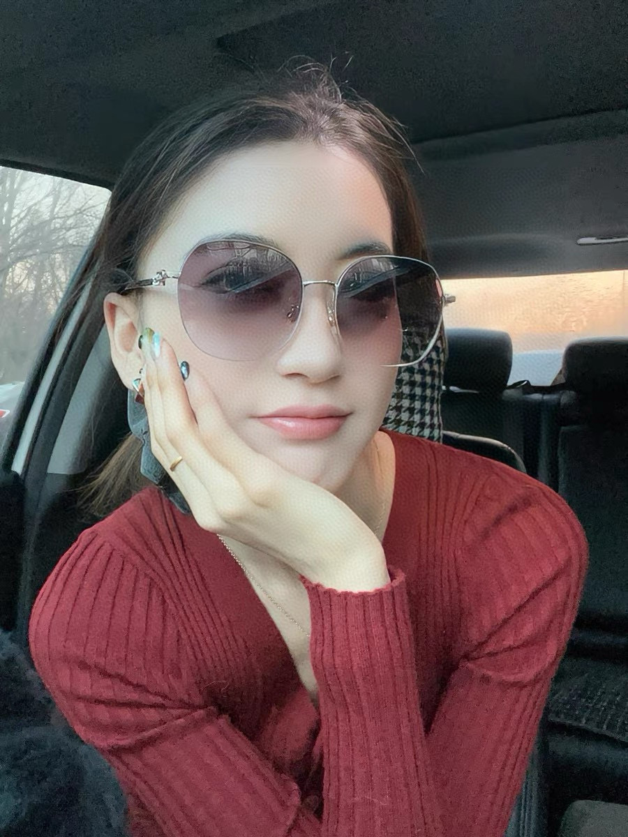   【DIOR】2025新款潮流爆款 时尚方框太阳镜 佩戴舒适 网红潮款墨镜  女士高清加厚偏光太阳镜🕶