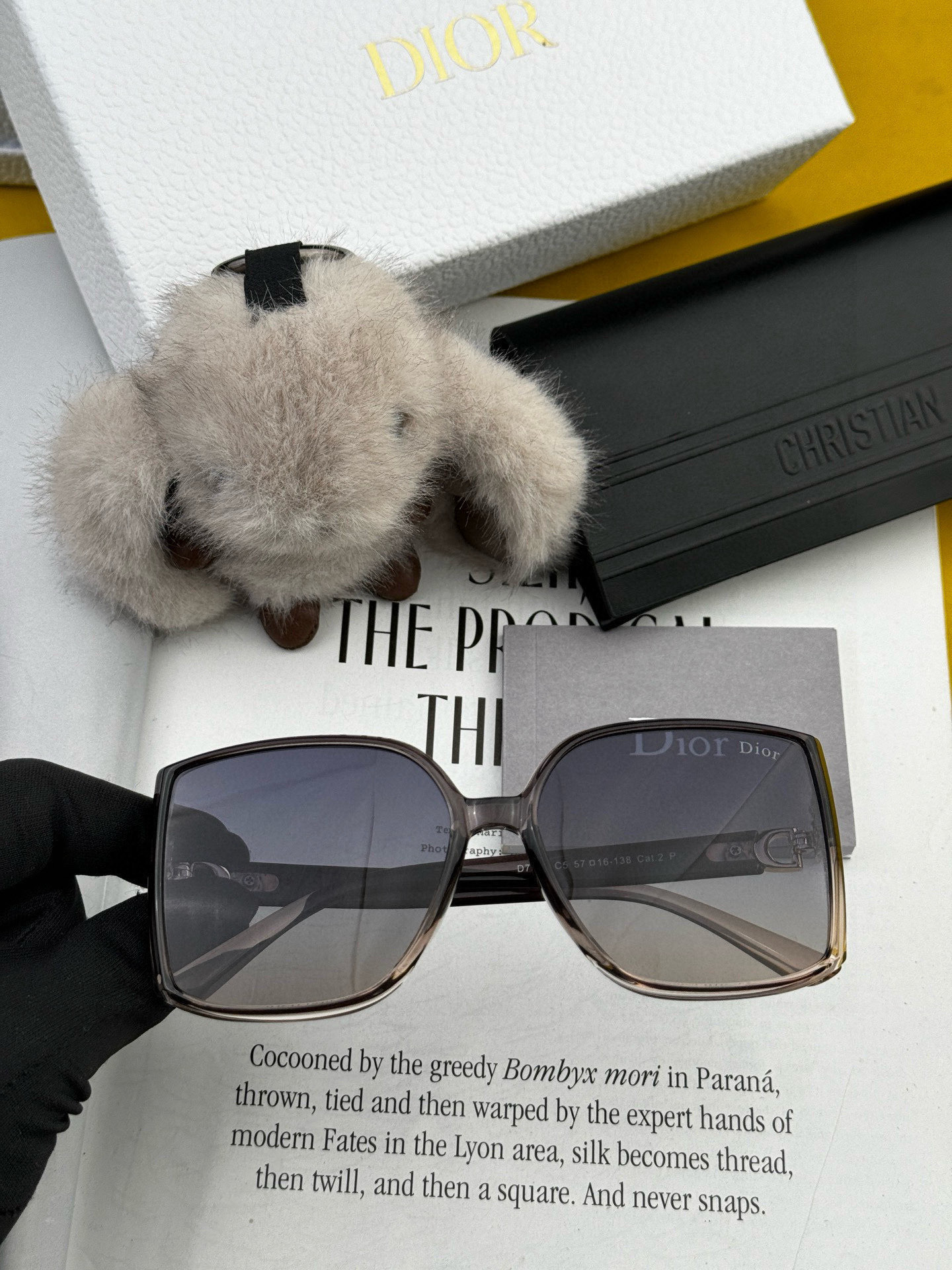   【DIOR】2025新款潮流爆款 时尚方框太阳镜 佩戴舒适 网红潮款墨镜  女士高清加厚偏光太阳镜🕶