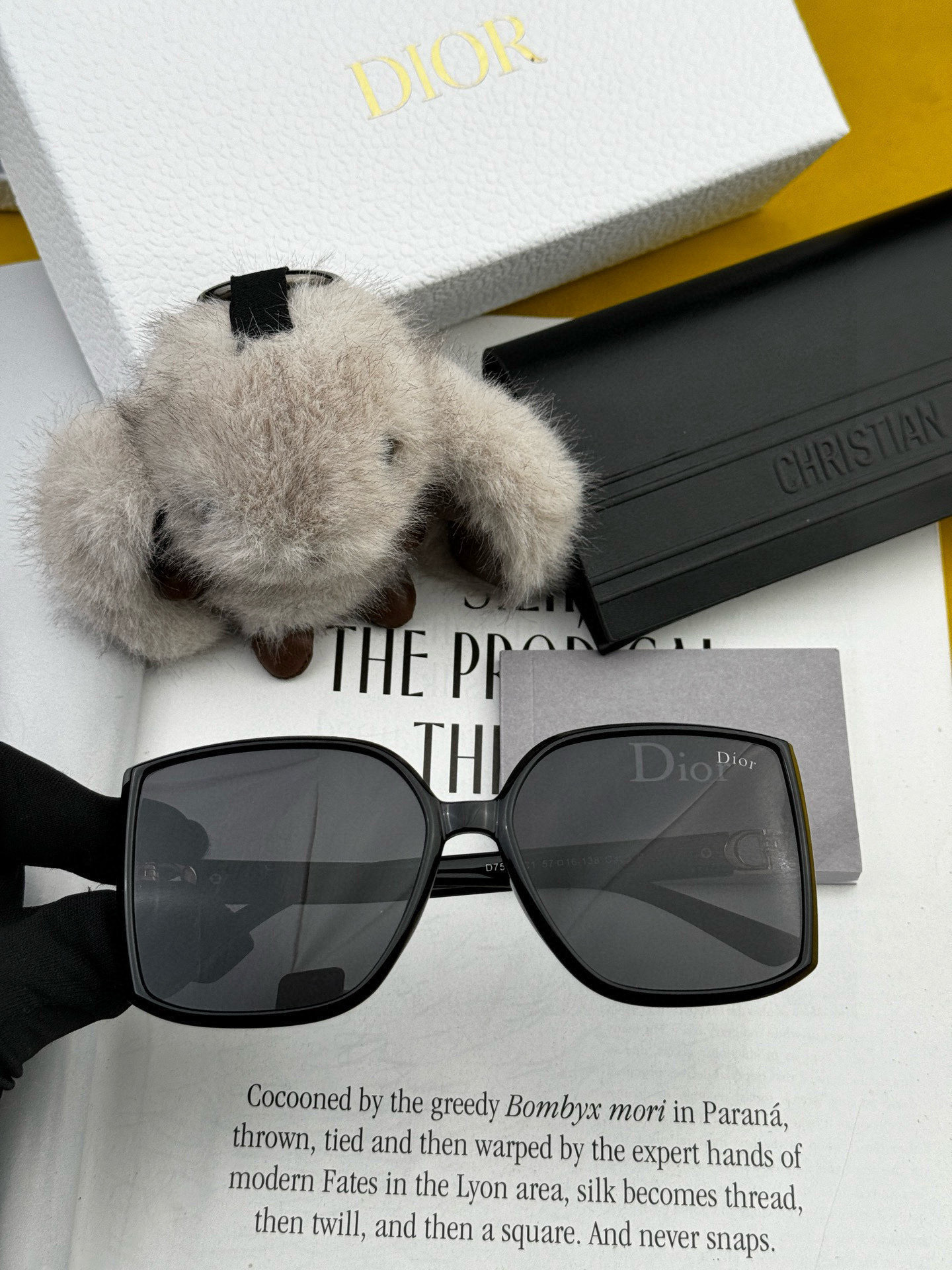   【DIOR】2025新款潮流爆款 时尚方框太阳镜 佩戴舒适 网红潮款墨镜  女士高清加厚偏光太阳镜🕶