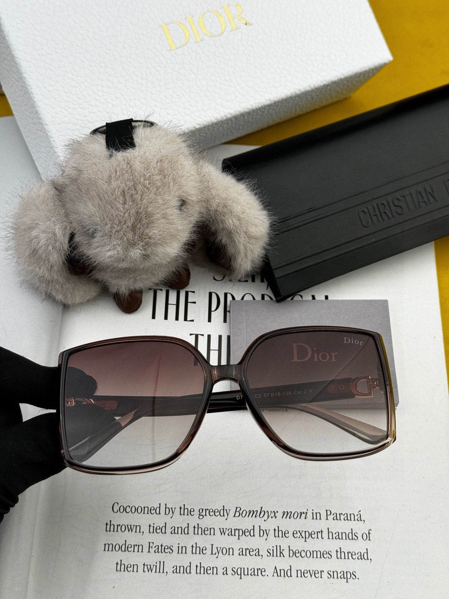   【DIOR】2025新款潮流爆款 时尚方框太阳镜 佩戴舒适 网红潮款墨镜  女士高清加厚偏光太阳镜🕶