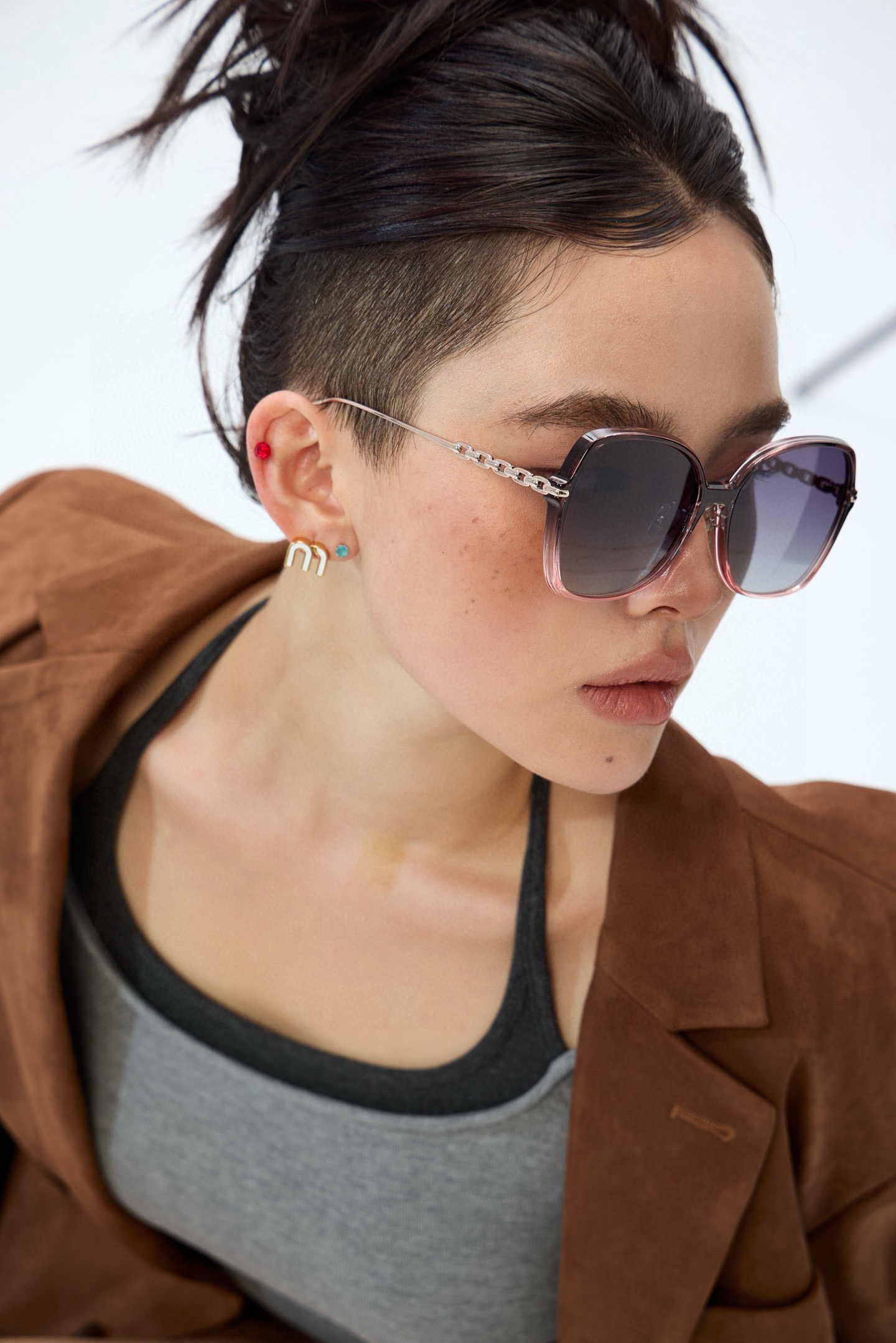   【CHANEL】香奈儿 2025新款潮流爆款 时尚方框太阳镜 佩戴舒适 网红潮款墨镜  女士高清加厚