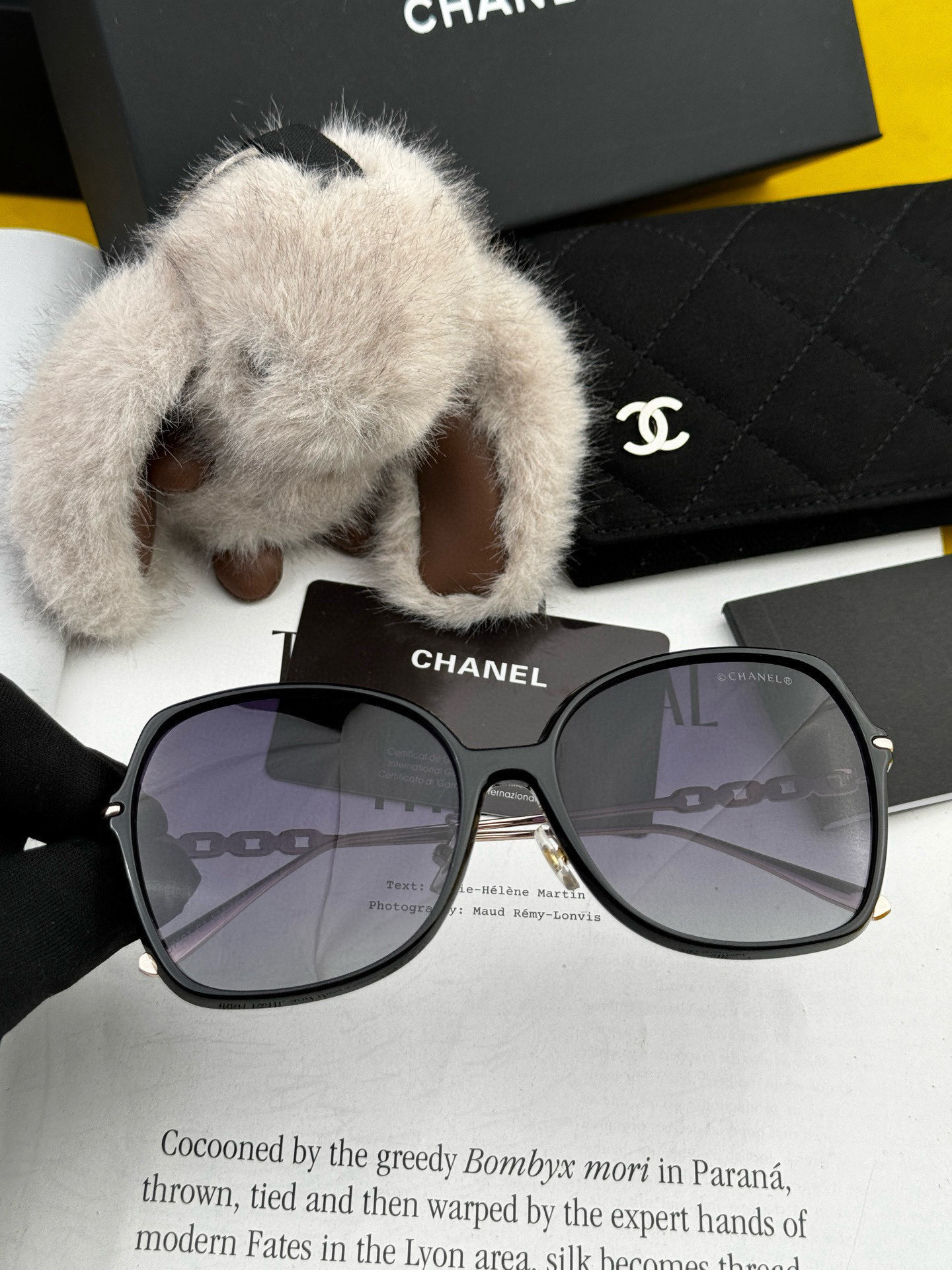   【CHANEL】香奈儿 2025新款潮流爆款 时尚方框太阳镜 佩戴舒适 网红潮款墨镜  女士高清加厚