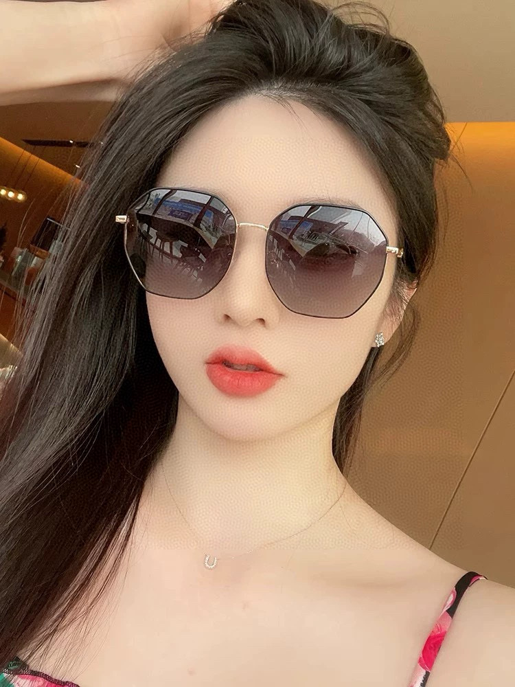  【CHANEL】香奈儿 2025新款山茶花潮流爆款 时尚圆框高清偏光太阳镜 佩戴舒适 网红潮款墨镜  