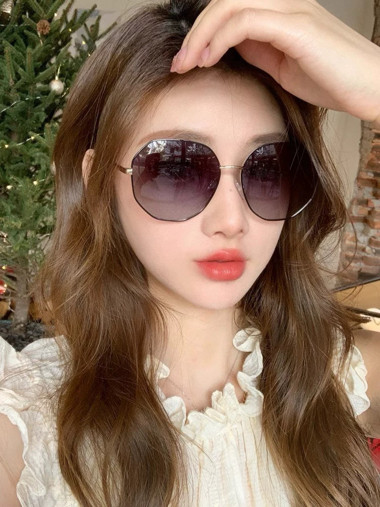  【CHANEL】香奈儿 2025新款山茶花潮流爆款 时尚圆框高清偏光太阳镜 佩戴舒适 网红潮款墨镜  