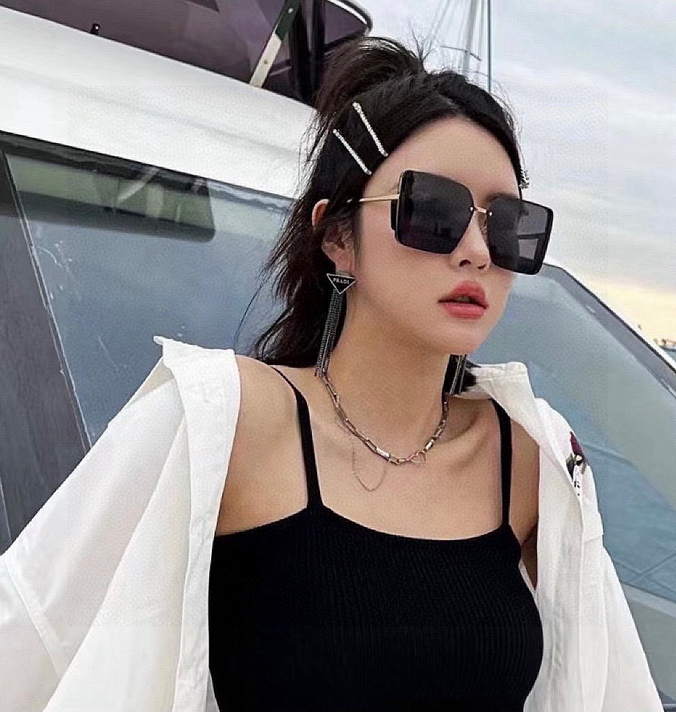  【TR偏光系列】DIOR   经典的方框设计，不挑脸型，无论搭配大衣还是连衣裙都非常显气质尼龙偏光镜片