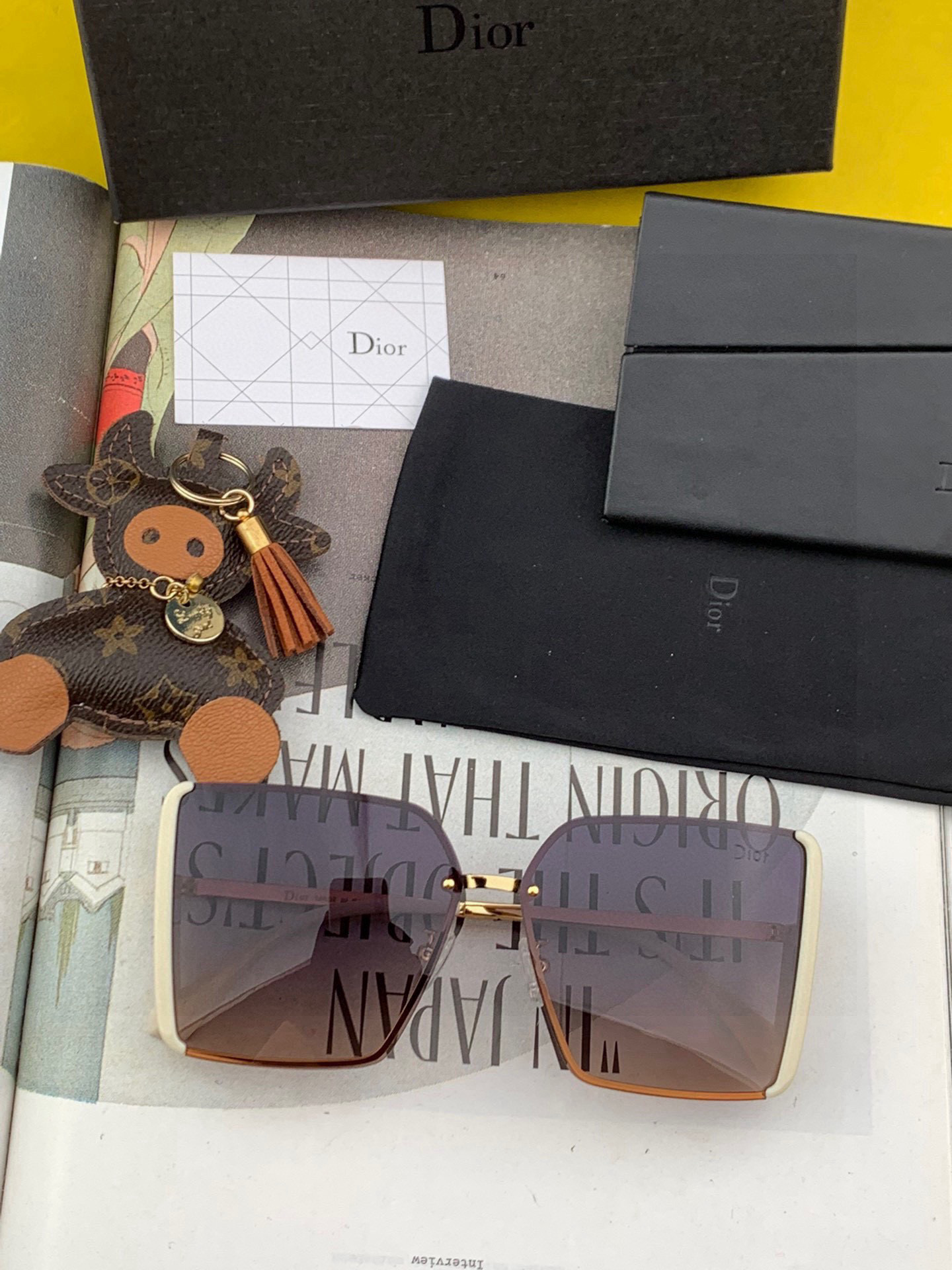  【TR偏光系列】DIOR   经典的方框设计，不挑脸型，无论搭配大衣还是连衣裙都非常显气质尼龙偏光镜片