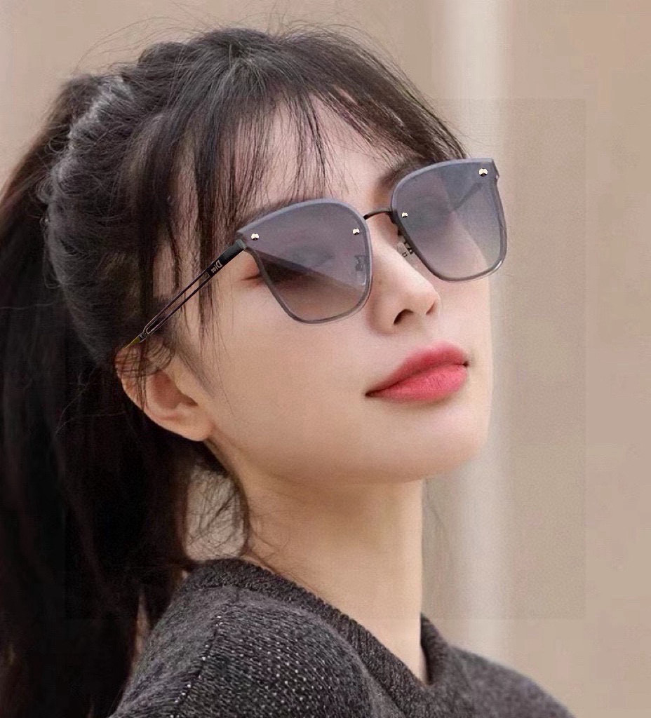  【TR偏光系列】DIOR   经典的方框设计，不挑脸型，无论搭配大衣还是连衣裙都非常显气质尼龙偏光镜片
